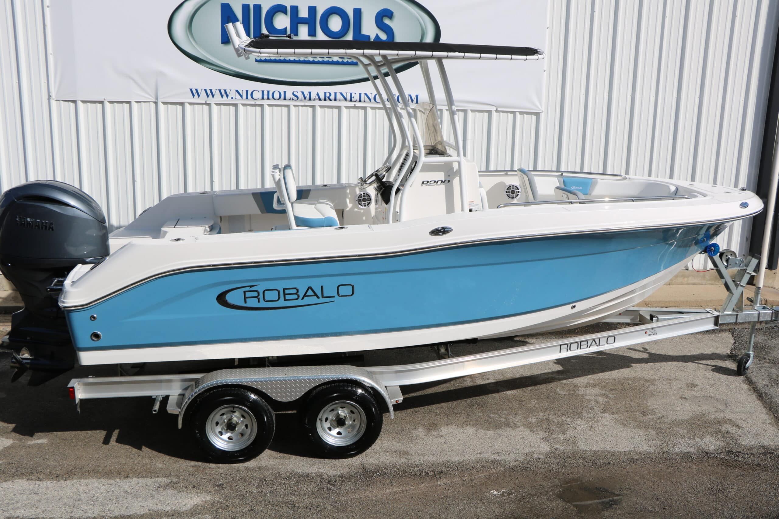 2026 Robalo R200 Center Console - 11