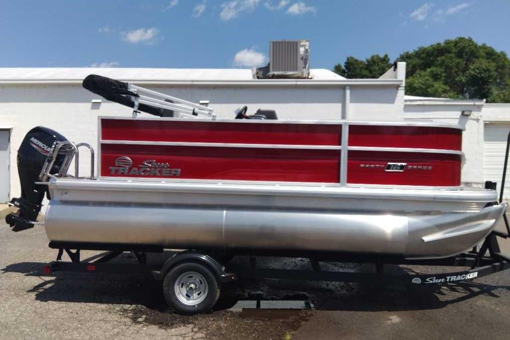 2026 Sun Tracker Party Barge 16 DLX