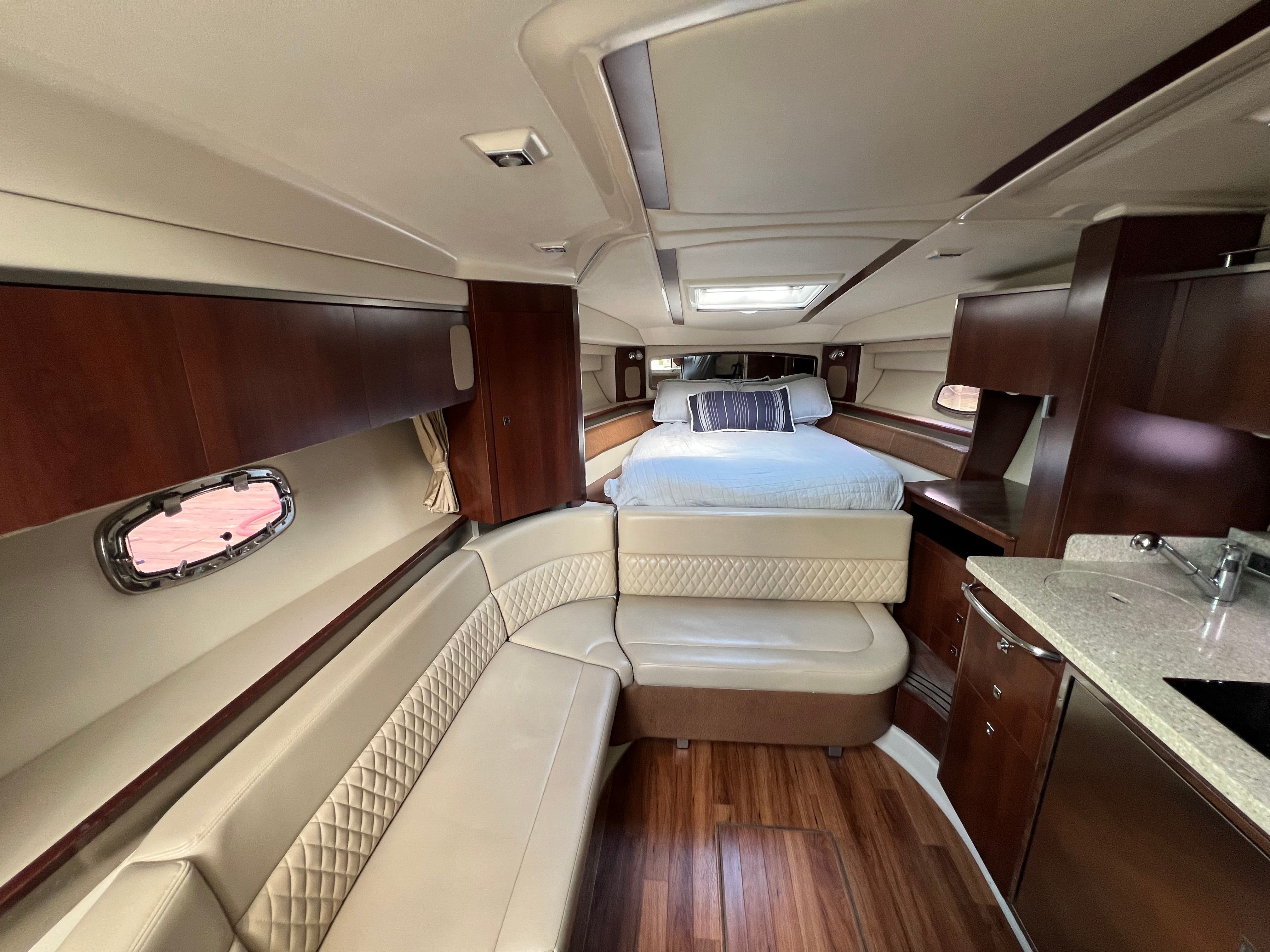 2013 Chaparral 330 Signature - 2