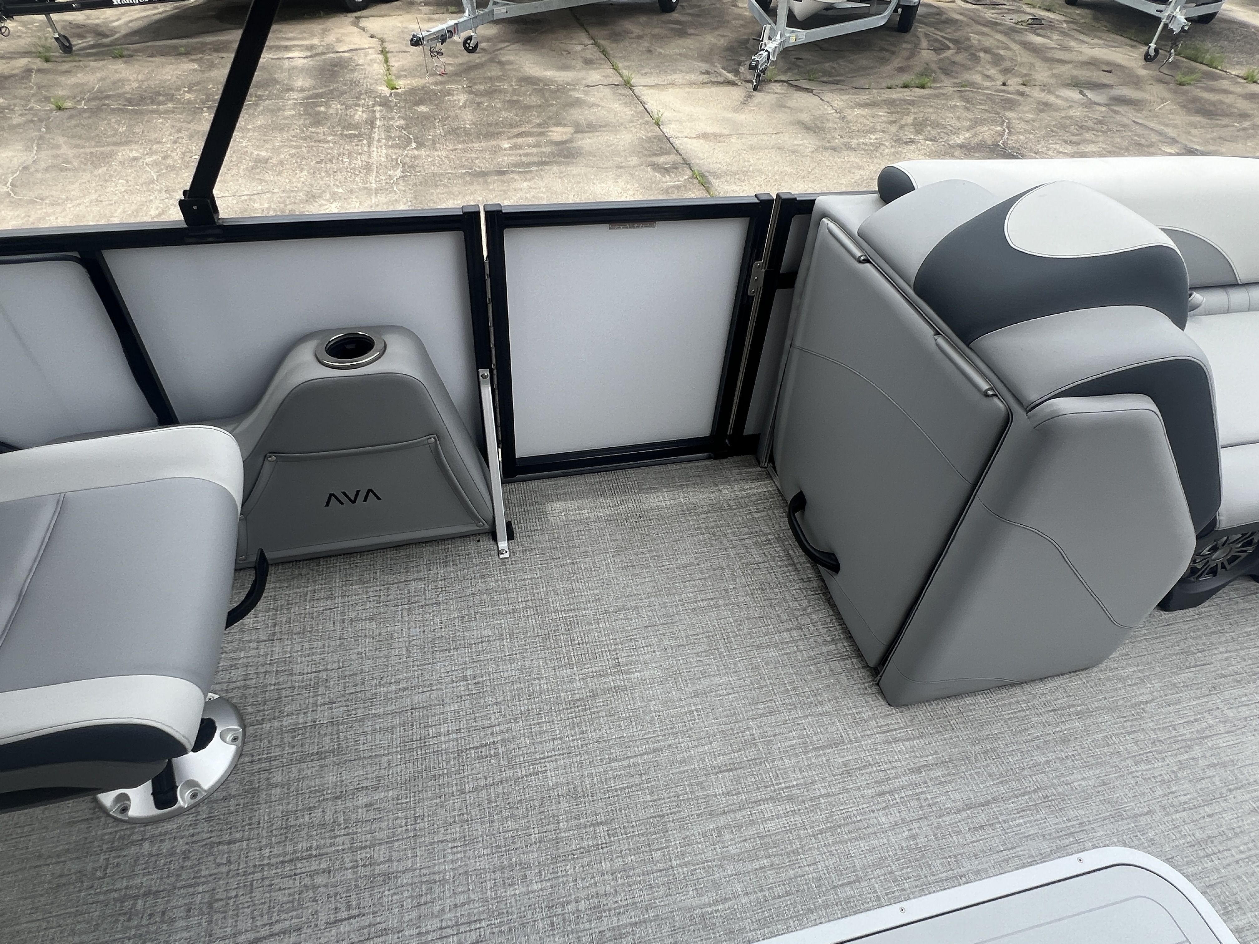 2025 Avalon LSZ Versatile Rear Bench - 23' - 15