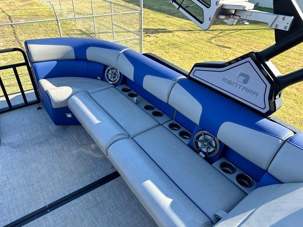 Interior of Montara 25' SURF BOSS 2.0 boat, 2023 model.