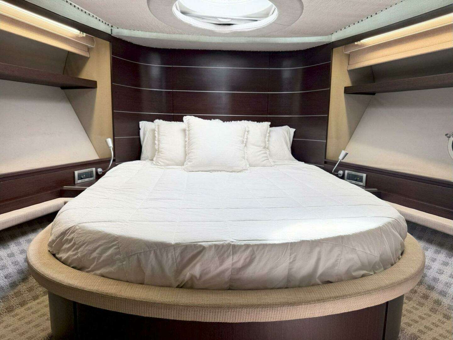 2011 Azimut 68S - Image 26