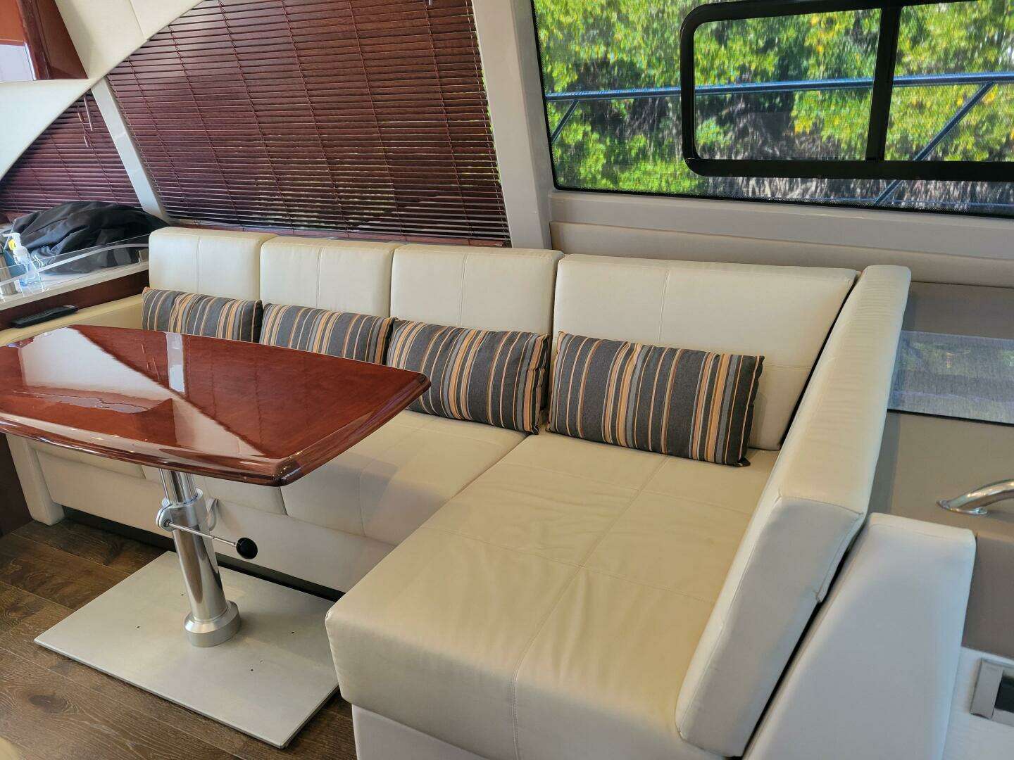 2017 Sea Ray Sundancer 460 - Image 10