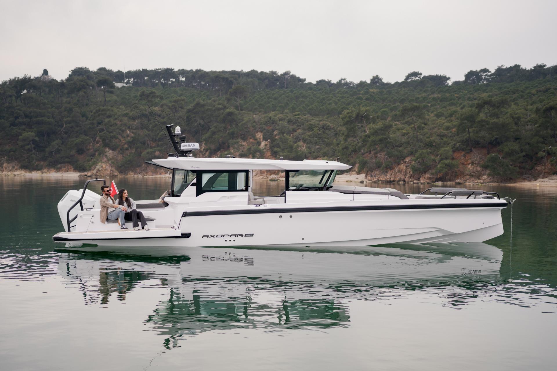 2026 Axopar 38 Cross Cabin
