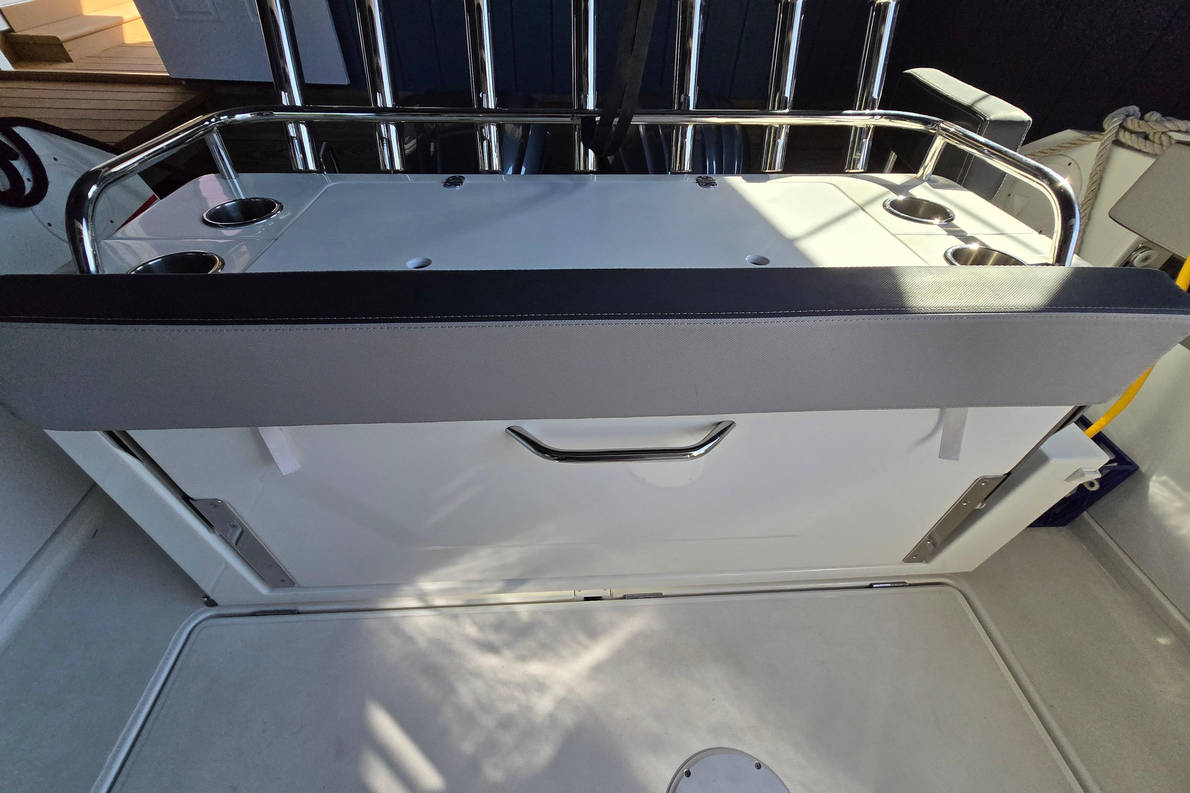The image shows the stern of a Jeanneau NC Sport 895 boat with stainless steel railing and cup holders.