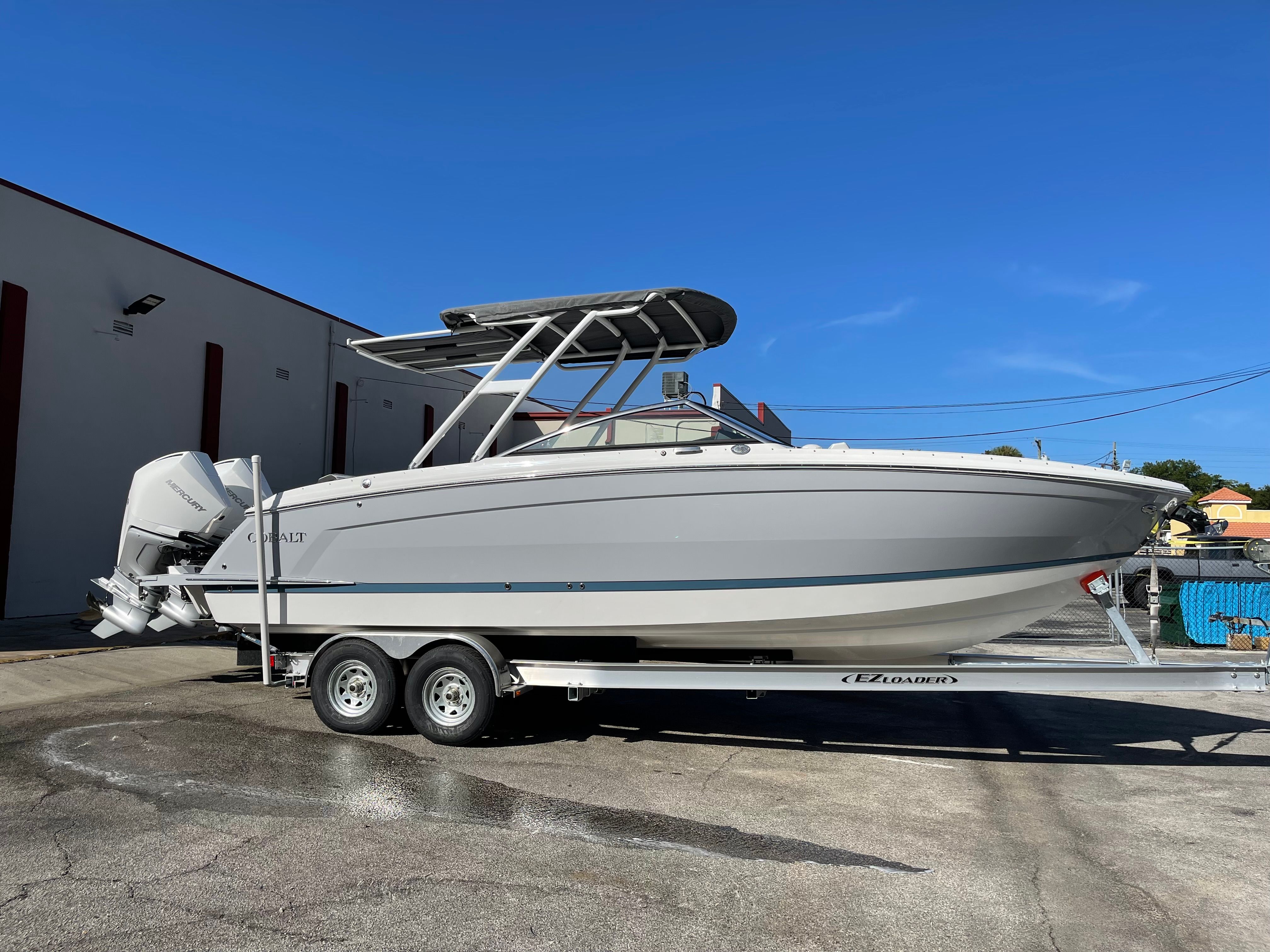 2022 Cobalt R8 Outboard