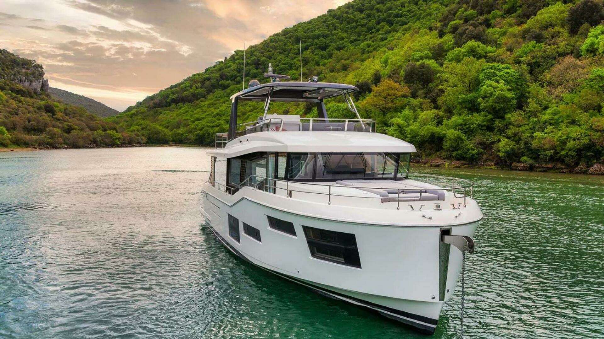 2026 Beneteau Grand Trawler - Image 3