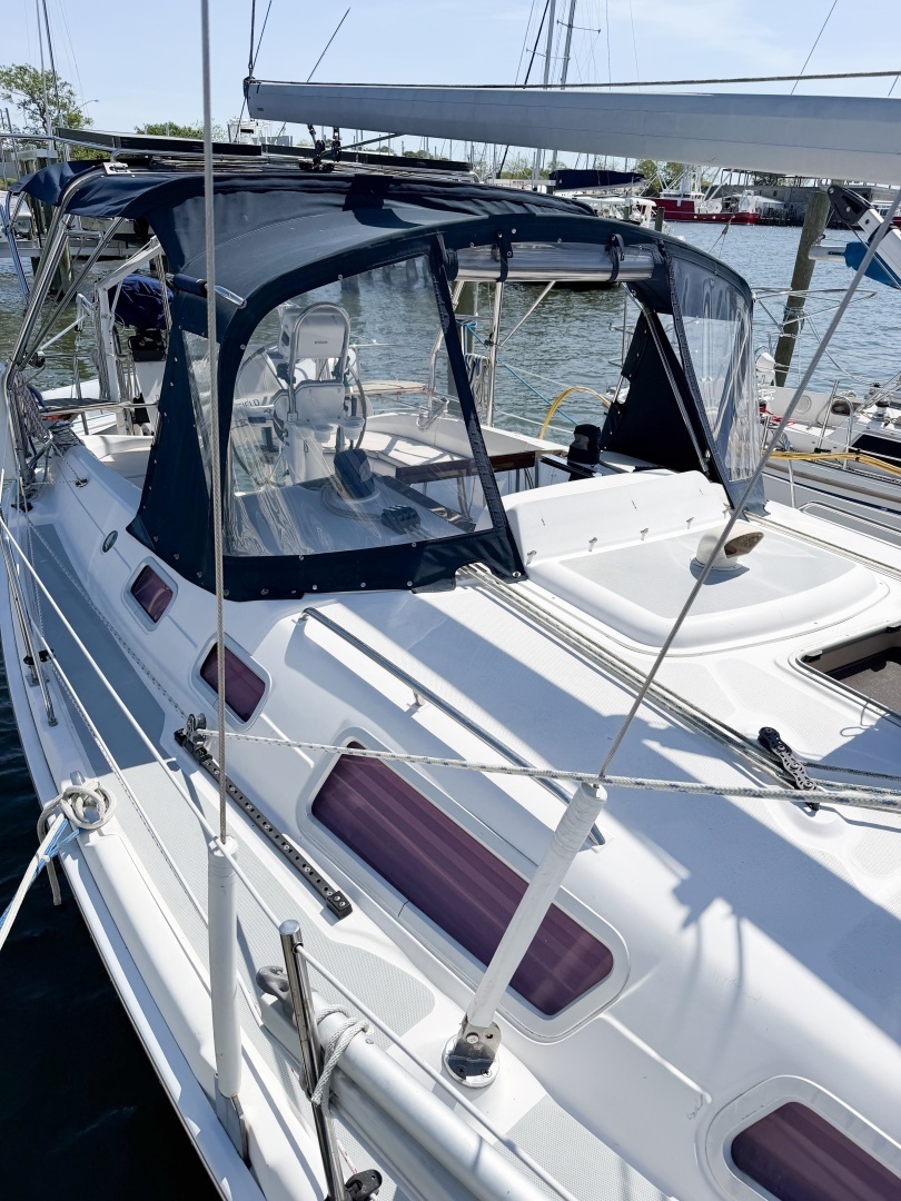 2005 Hunter 36 - Image 7