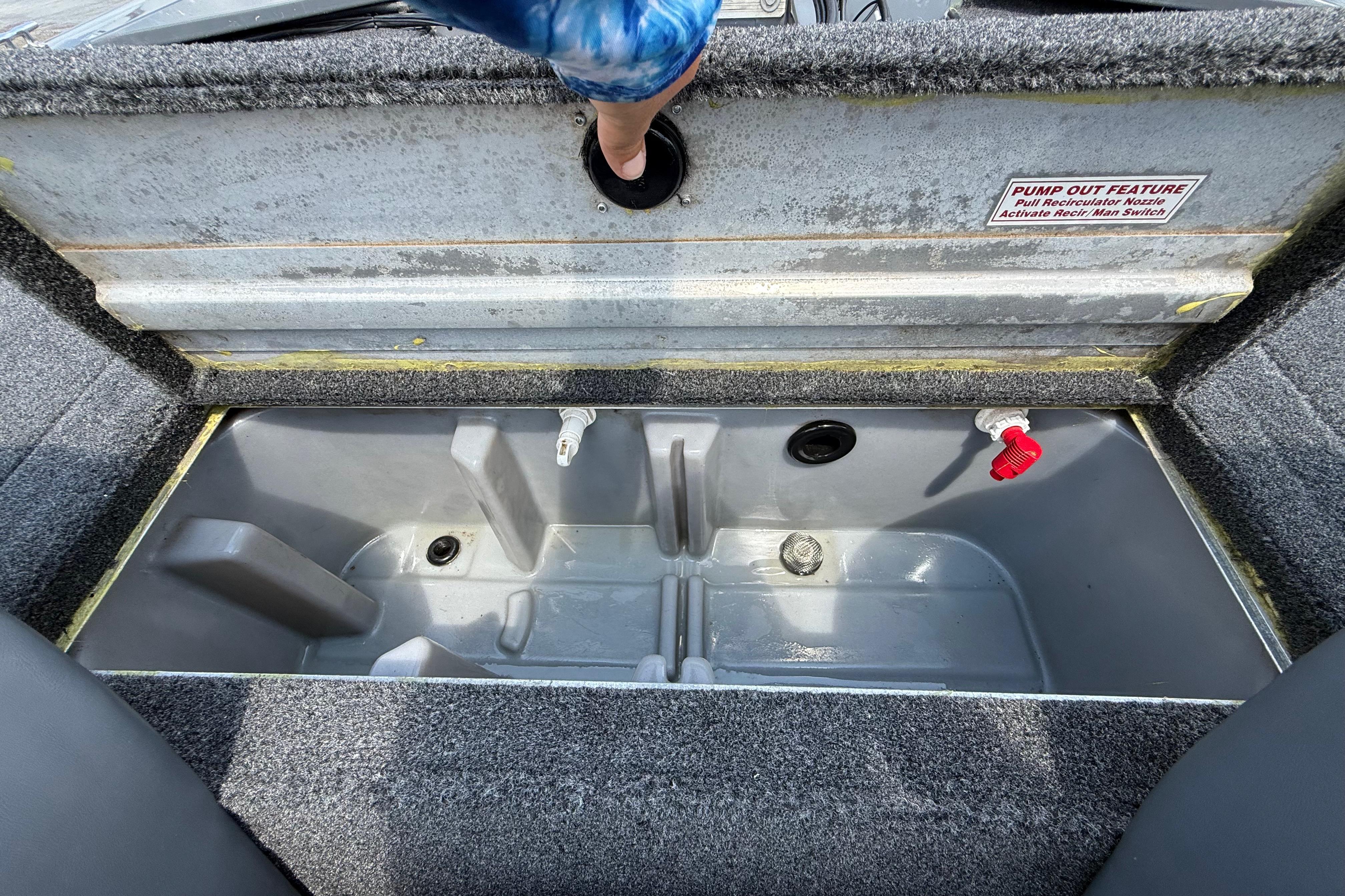 Livewell compartment in a 2015 Tracker Pro Team 190 TX boat, featuring pump-out feature.