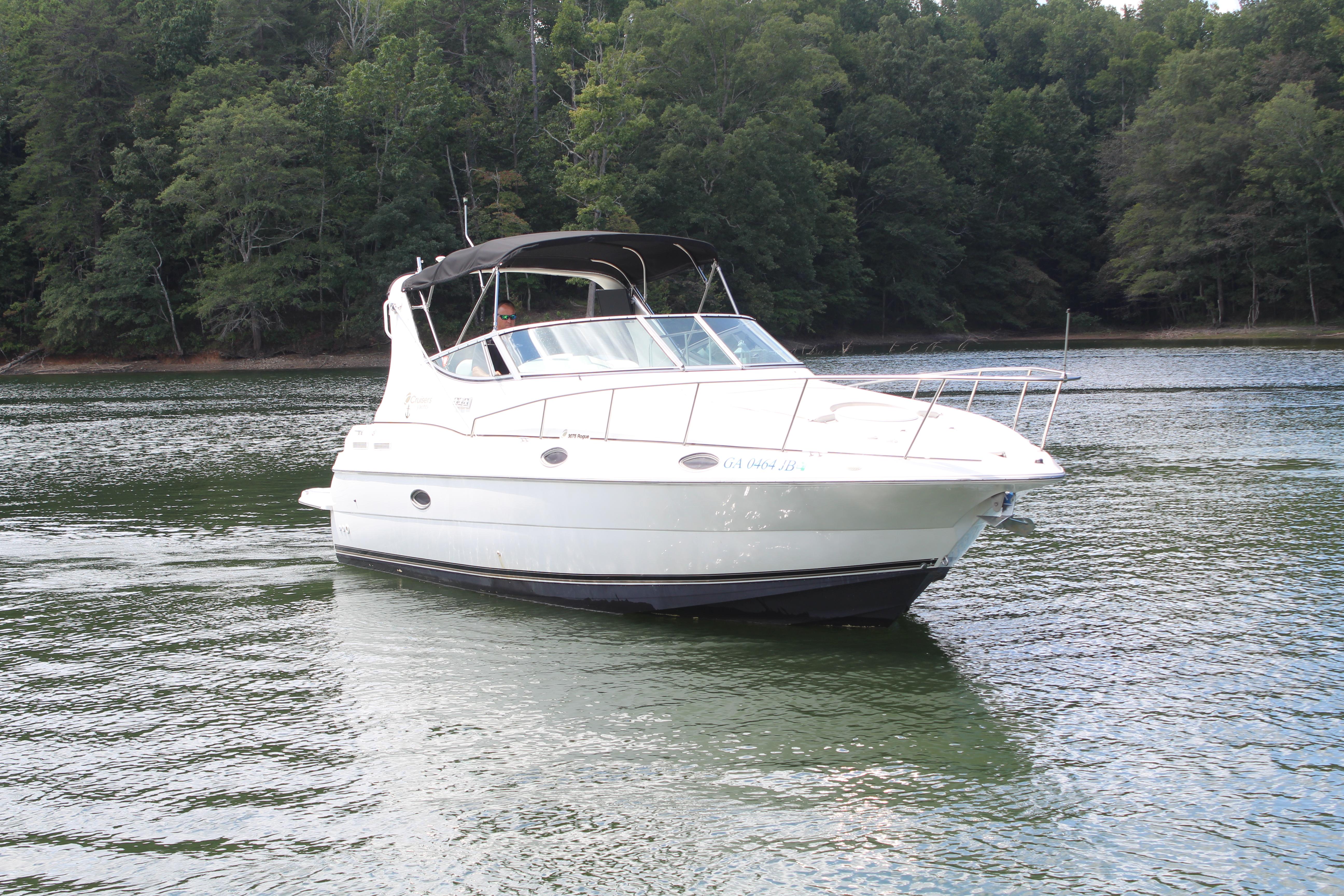 1999 Cruisers Yachts 3075 Rogue - 6