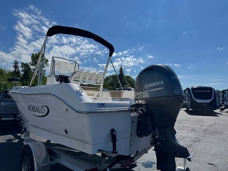 2023 Robalo R180 Center Console - 4
