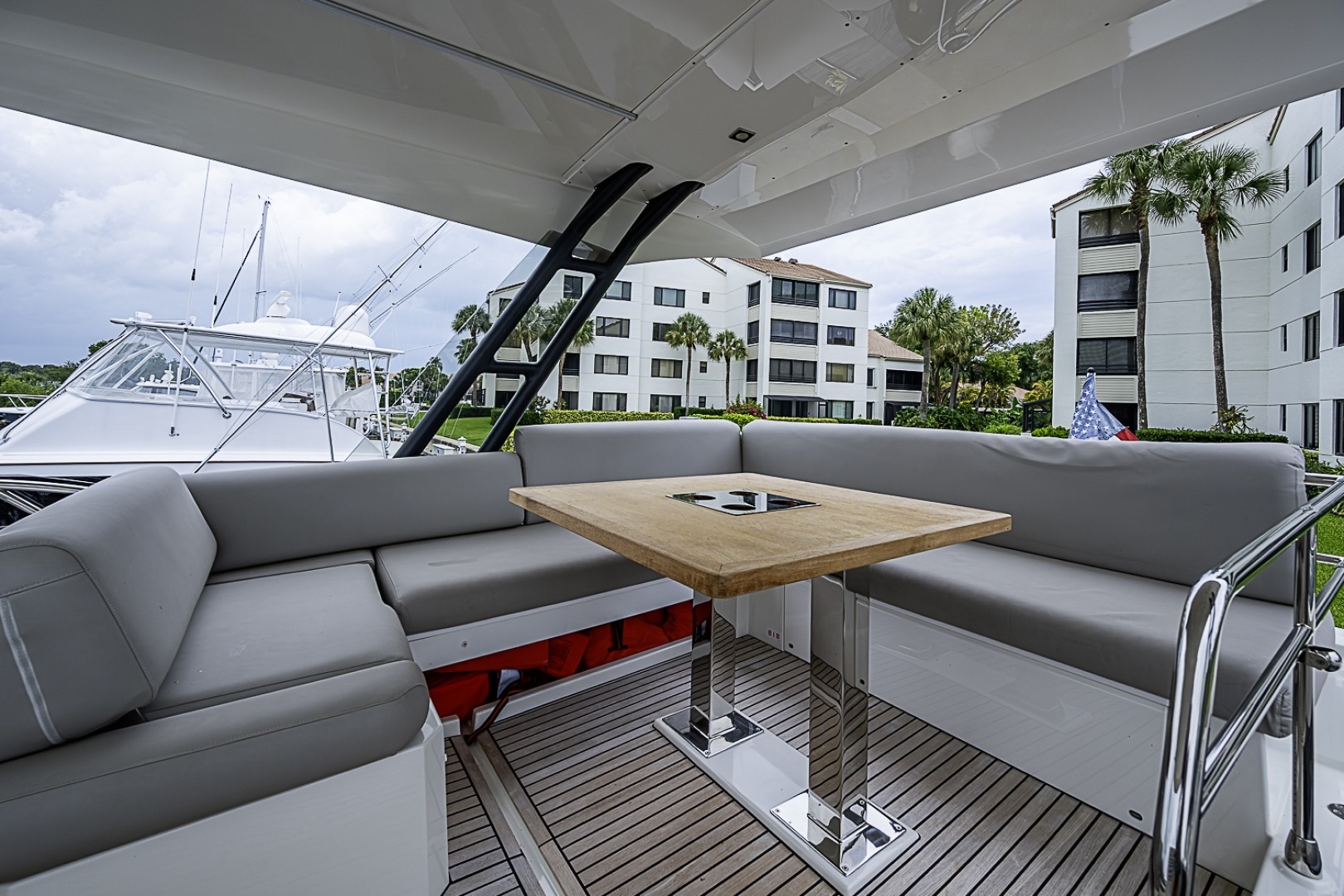 2021 Prestige 520 - Image 12
