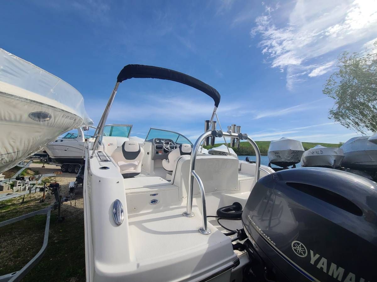 2021 Robalo R207 Dual Console - 4