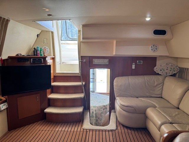 2005 Carver 41 Cockpit Motor Yacht - 16