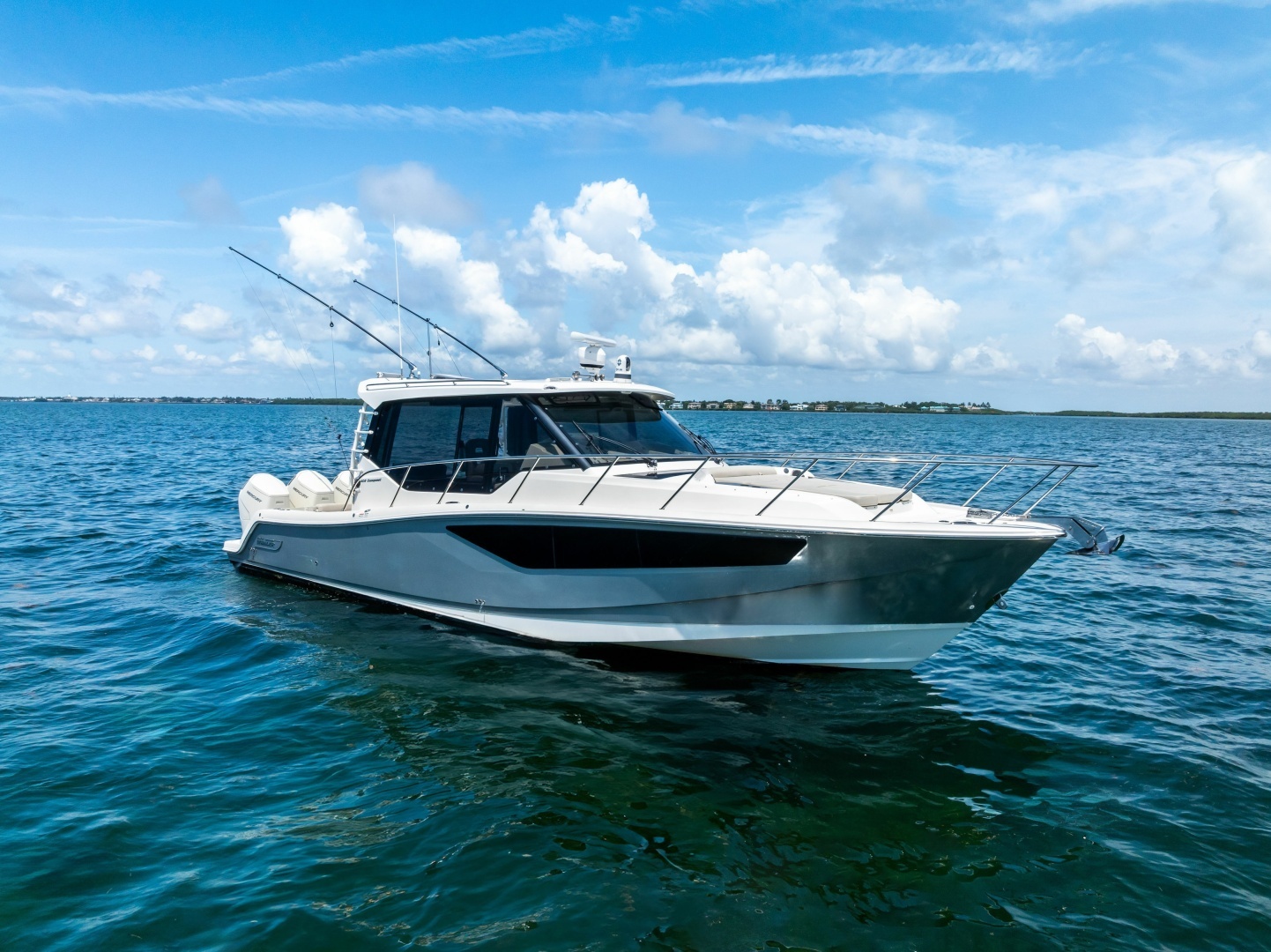 2023 Boston Whaler 405 Conquest - Image 5