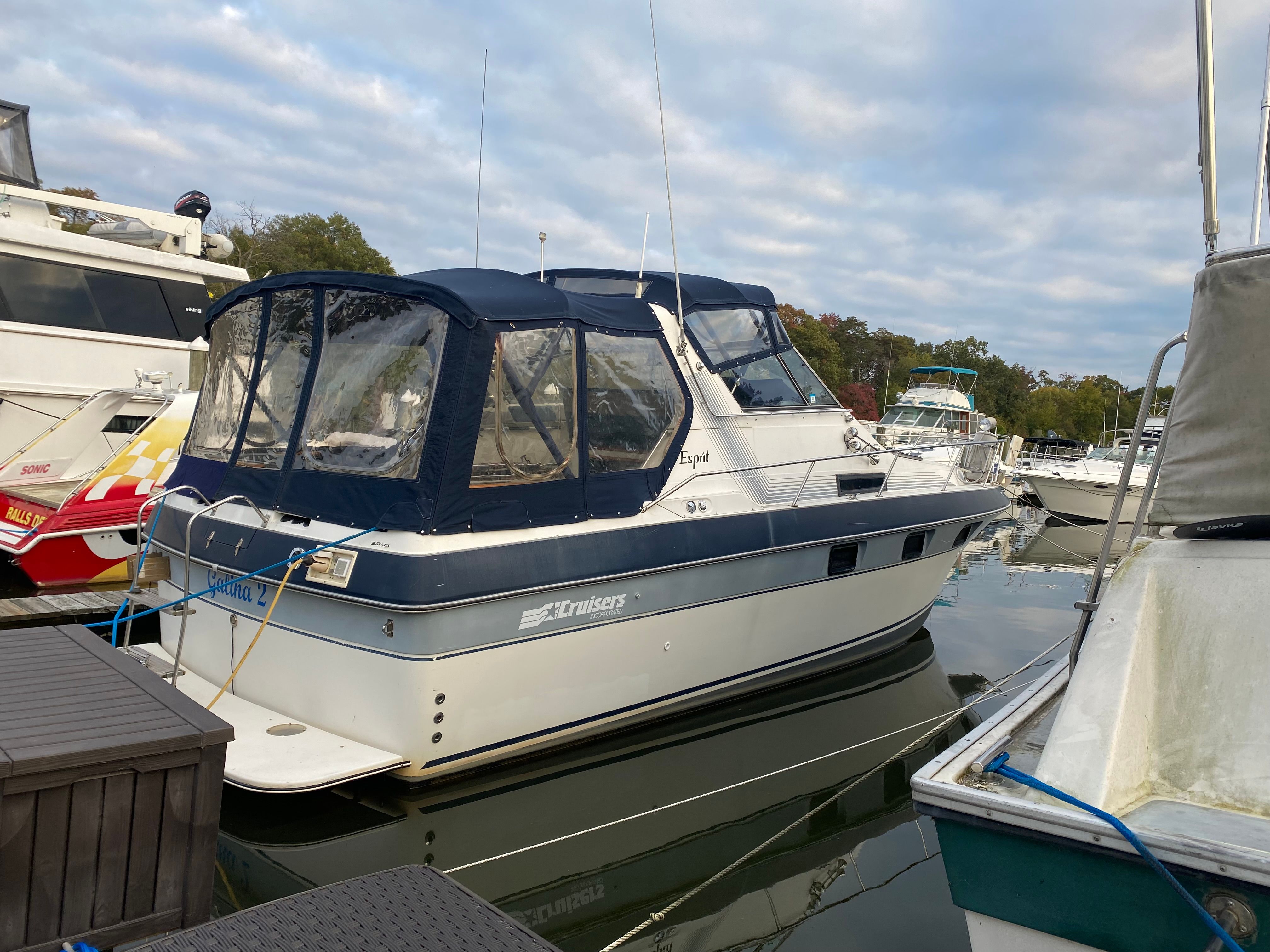 1986 Cruisers Yachts Esprit