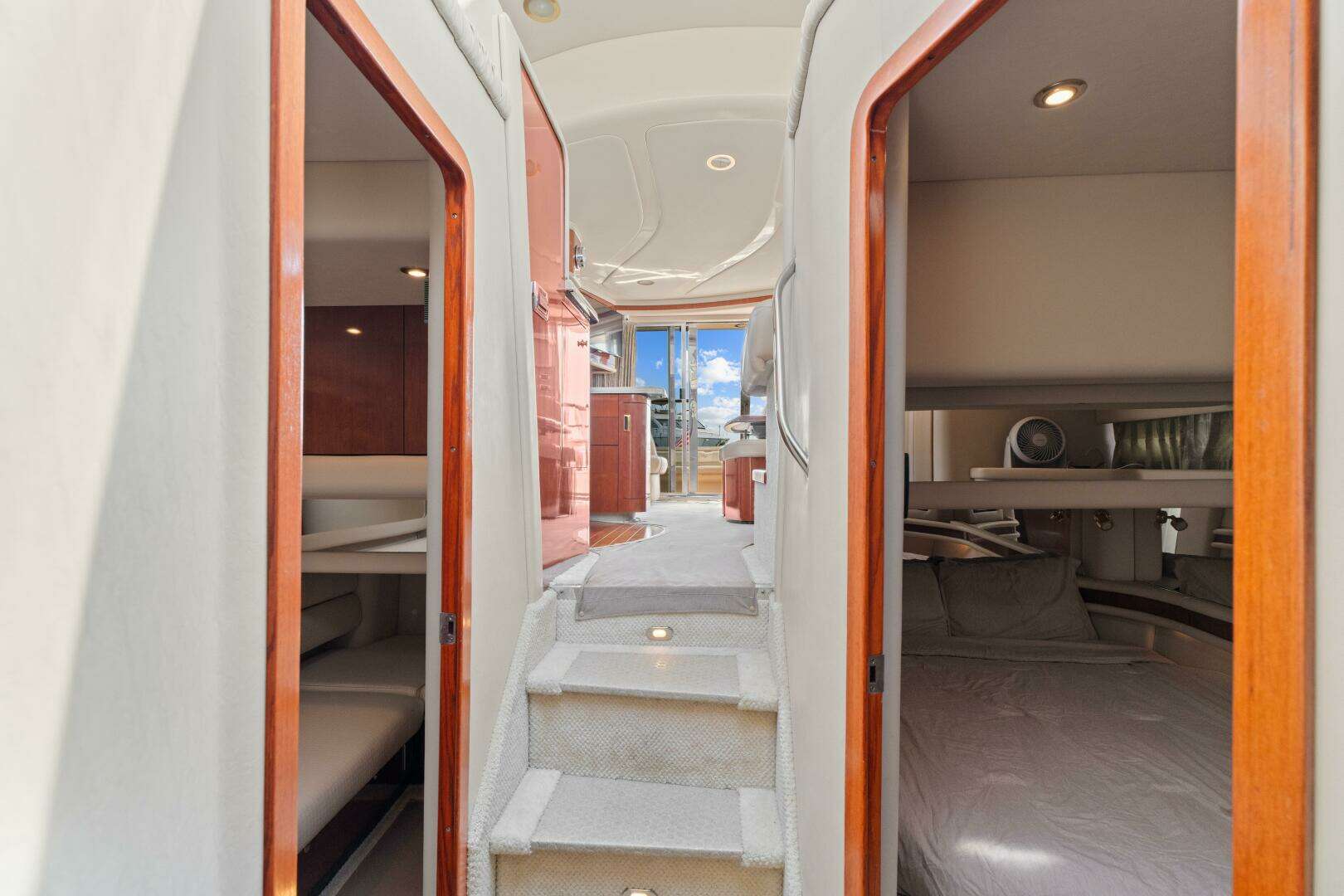 2003 Sea Ray 480 Sedan Bridge - Image 12