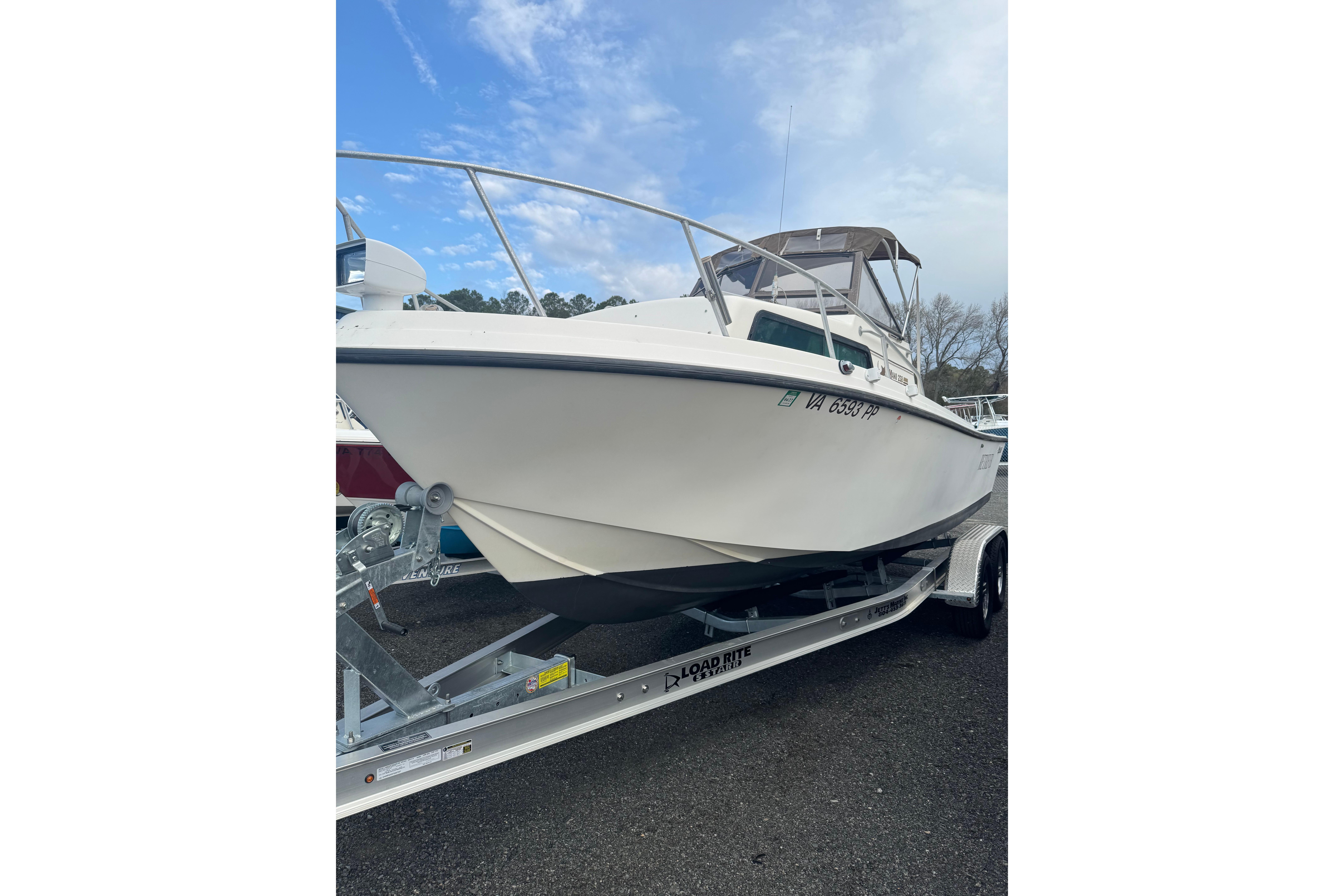 1987 Mako 230 Walk Around
