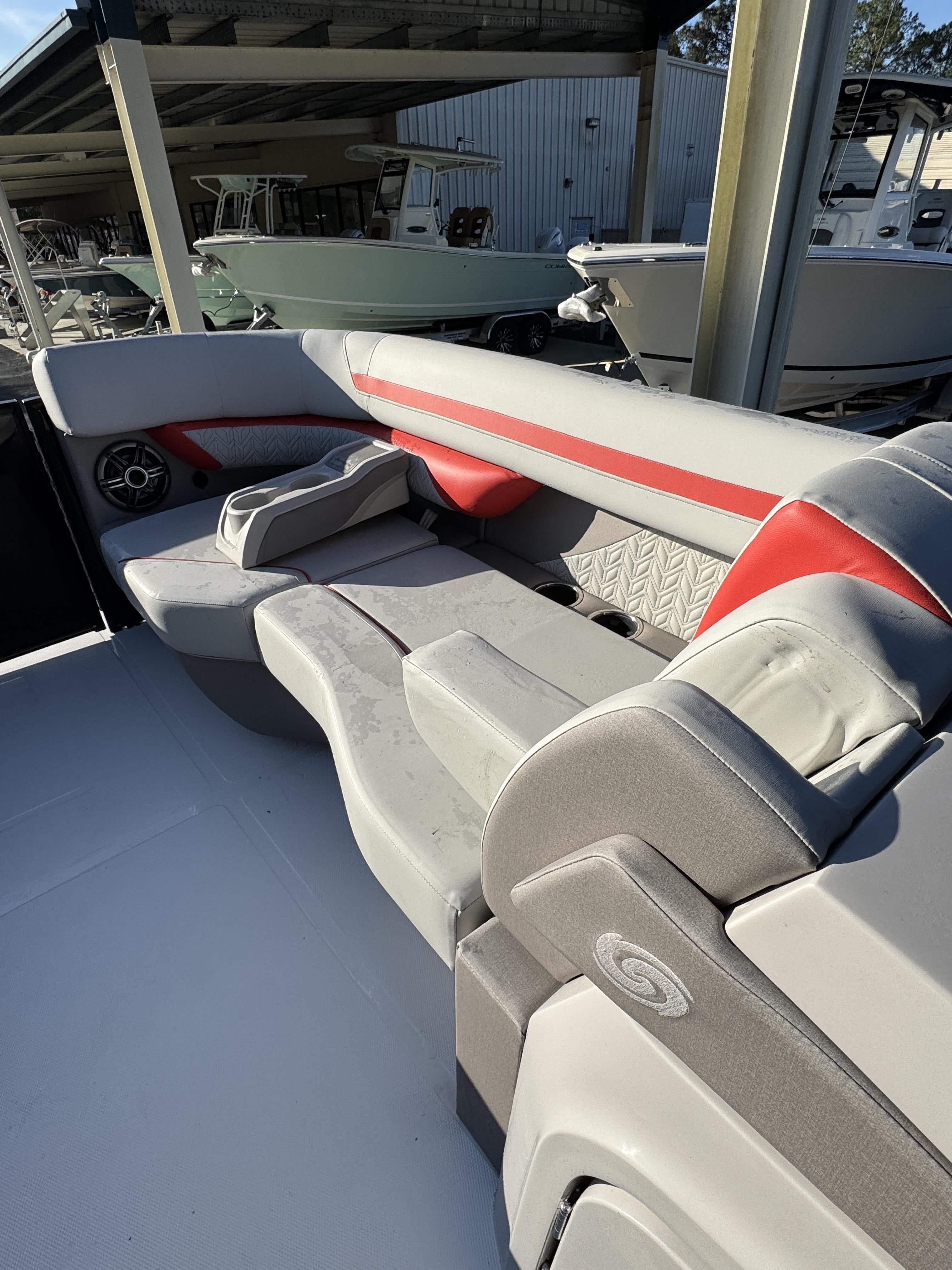 2025 Hurricane FunDeck OB FD 2360 SFL OB - 16