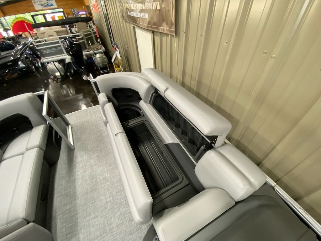 2026 Sun Tracker Party Barge 20 DLX - 5