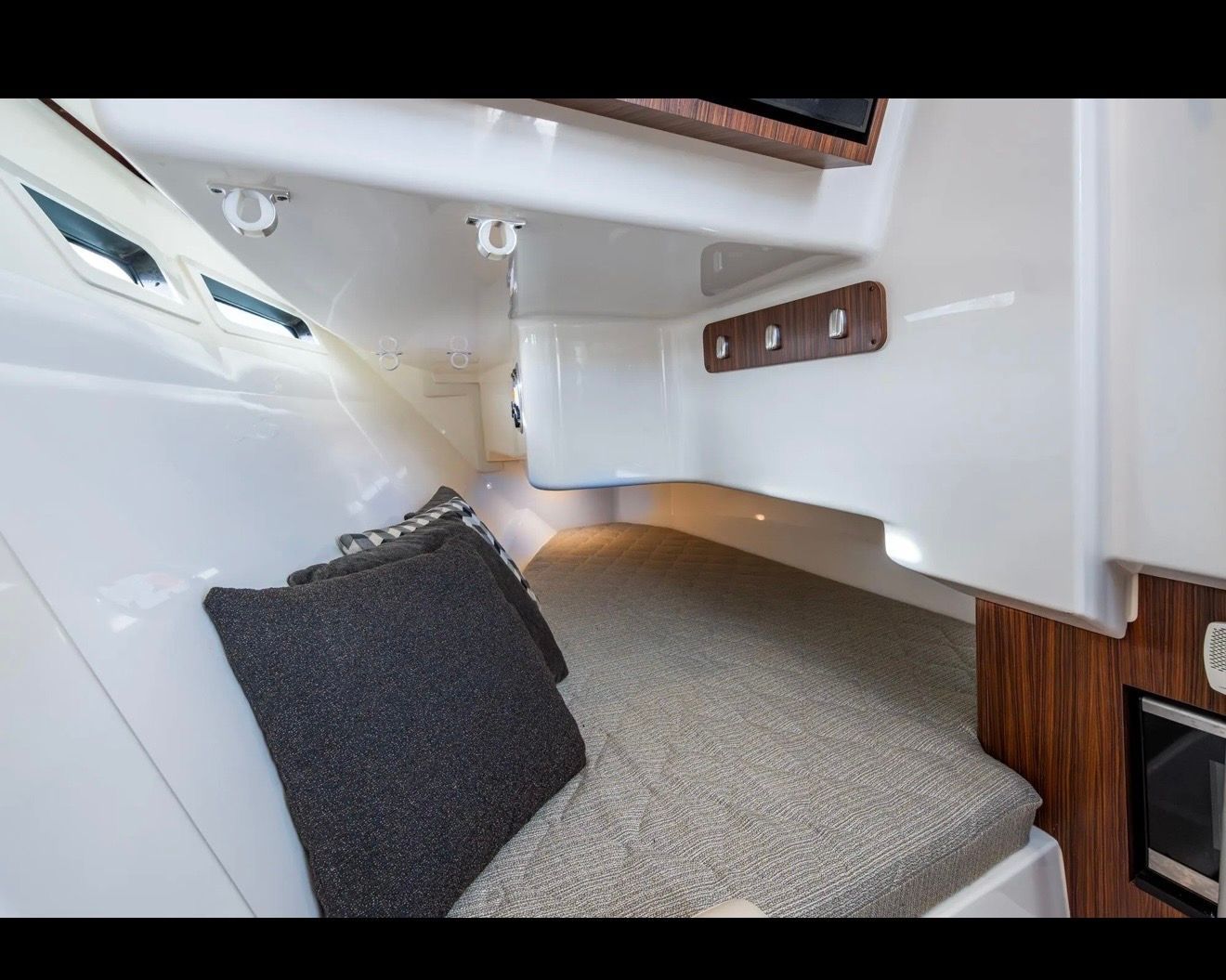 2020 Pursuit DC 365 Dual Console - 21