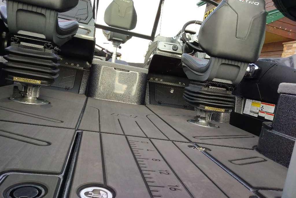 2024 Nitro ZV21 Pro boat interior with adjustable seats and spacious deck.