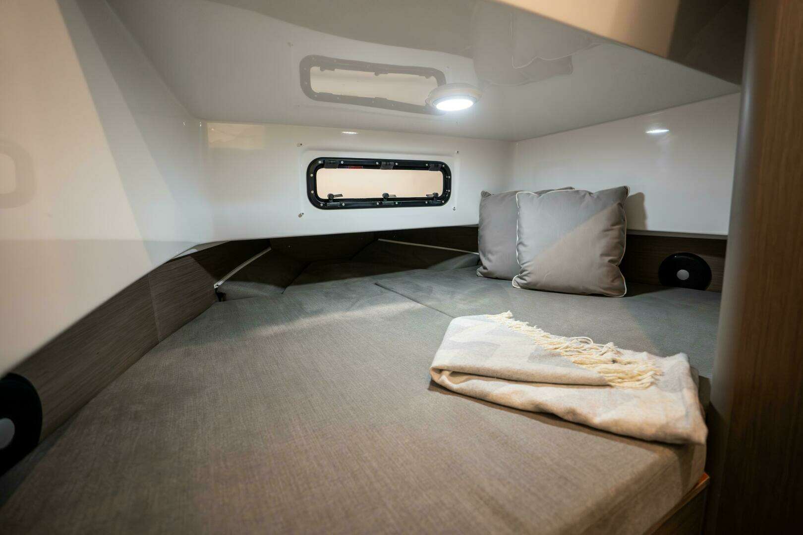 2026 Beneteau Flyer 9 SPACEdeck - Image 3