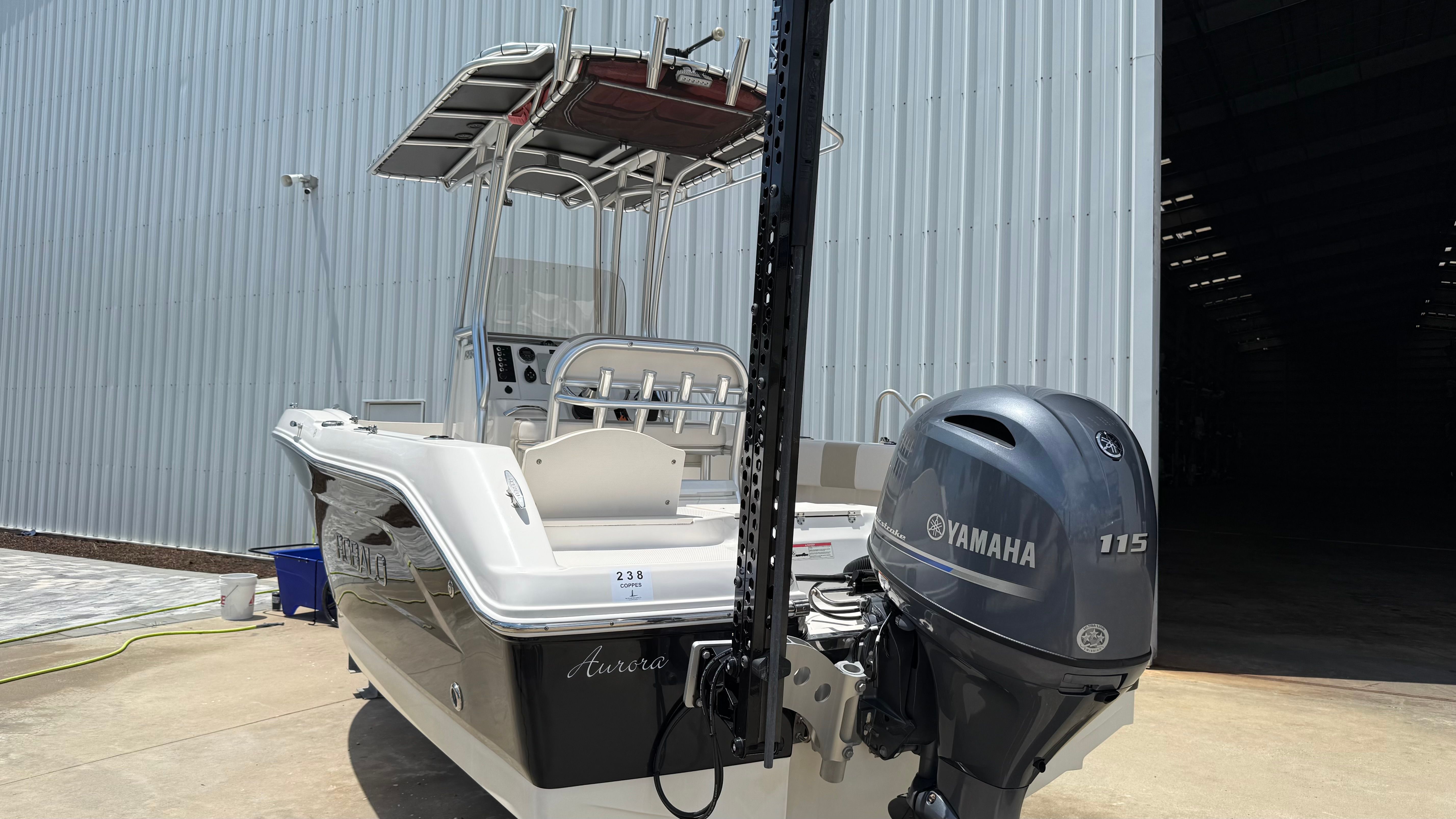 2017 Robalo R180 Center Console - 4
