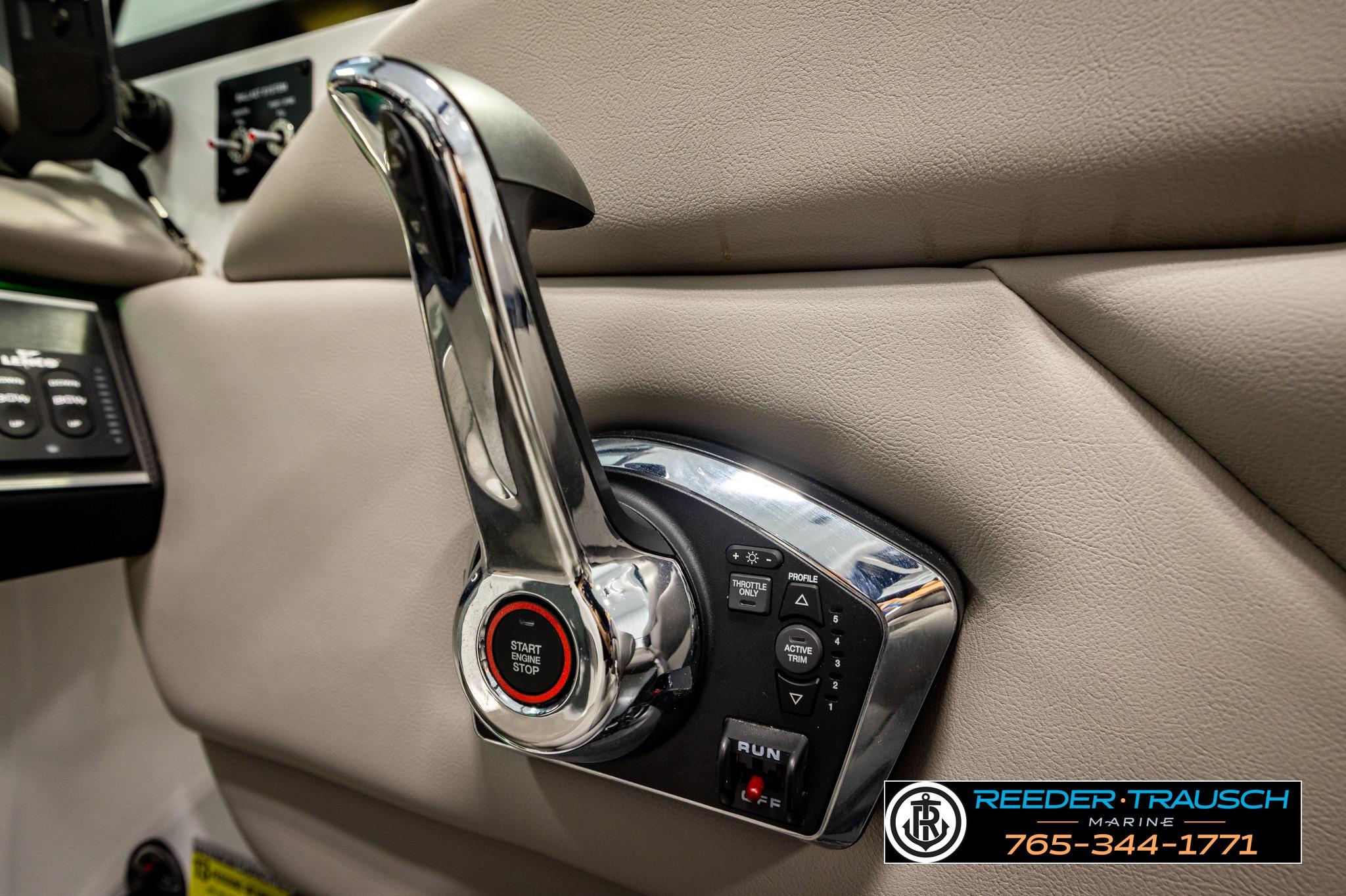 2024 FOURWINNS HD5 Surf boat throttle control with start/stop button and trim settings.