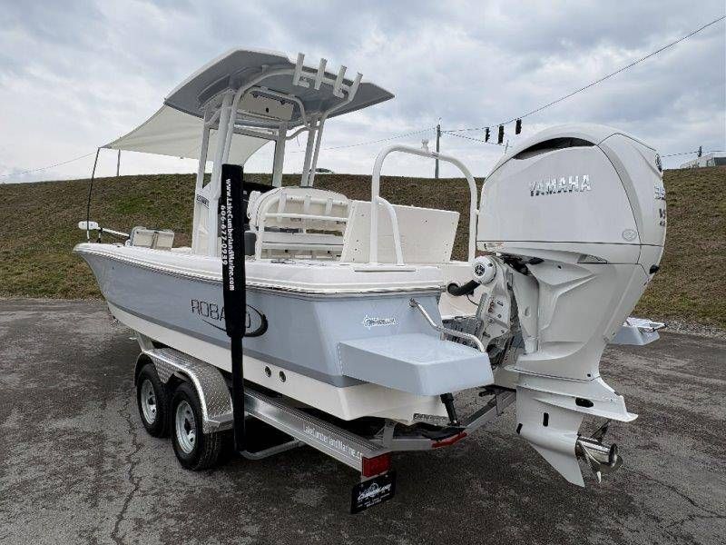 2026 Robalo 246 Cayman - 42