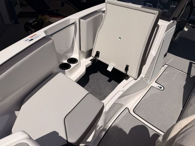 2026 Yamaha Boats AR220 - 23