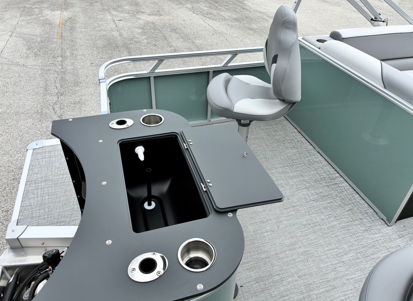 2026 Avalon Venture 85 Rear Fish - 21' - 13