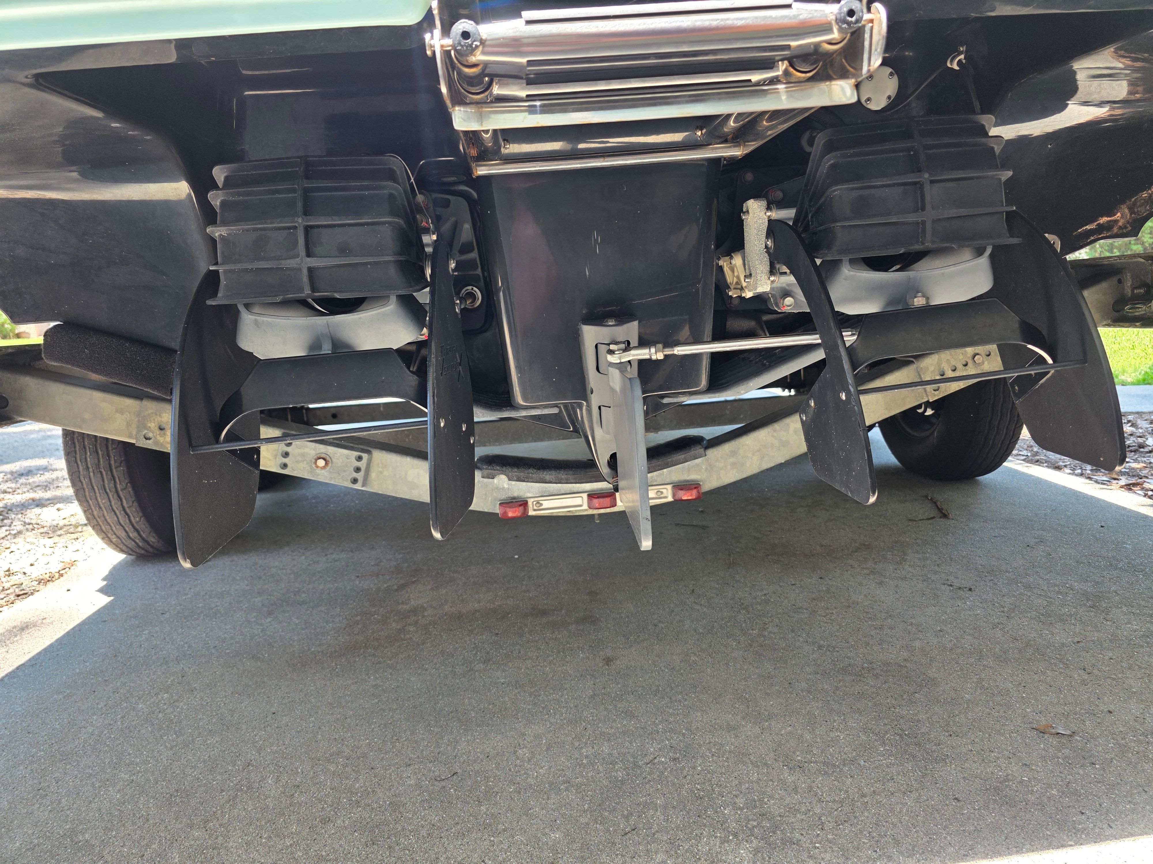 Yamaha 210 FSH Sport 2020, boat propulsion and rudder system.