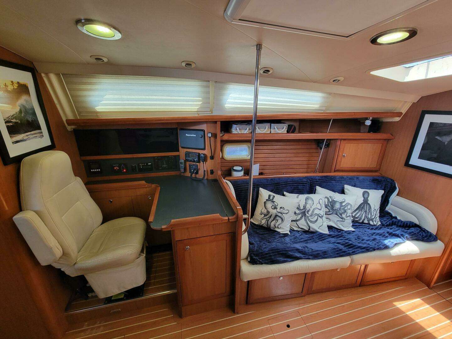 2009 Hunter — - Image 4