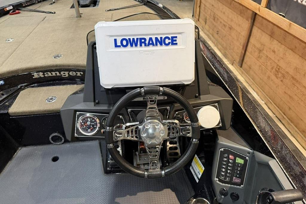 2020 Ranger Z520L boat dashboard with Lowrance display and steering wheel.