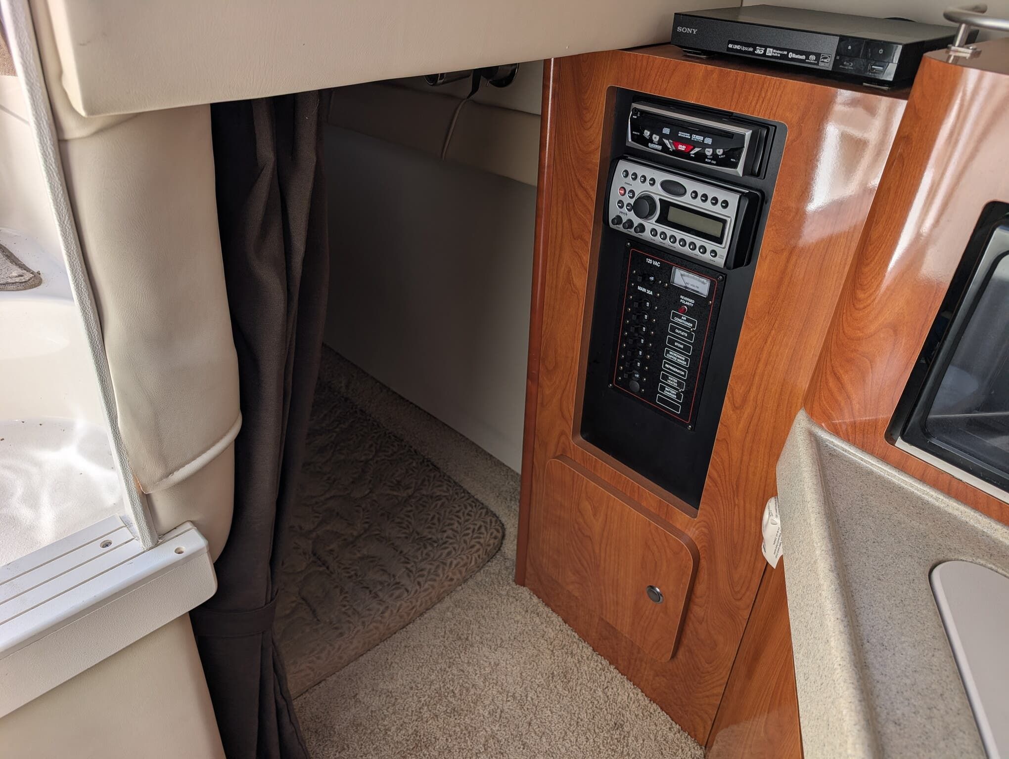 2007 Larson Cabrio 240 - 25