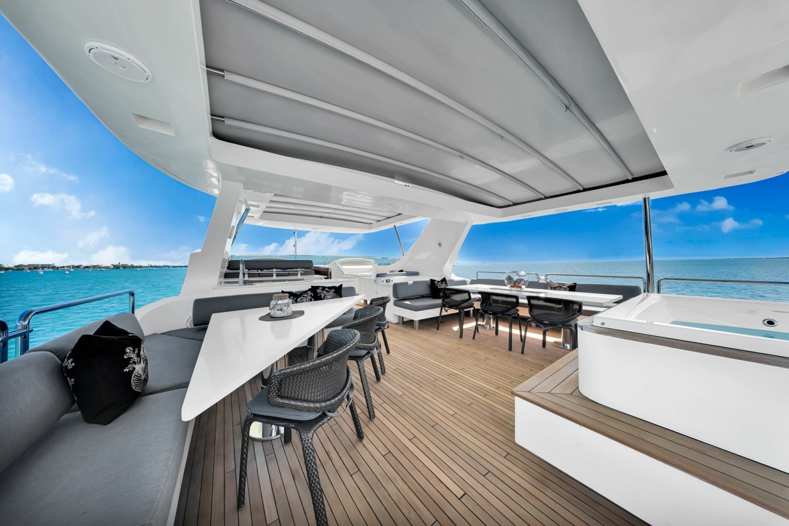 2005 Azimut 105 - Image 15
