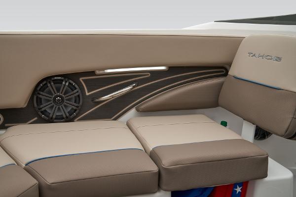 2025 Tahoe 210 S - 42