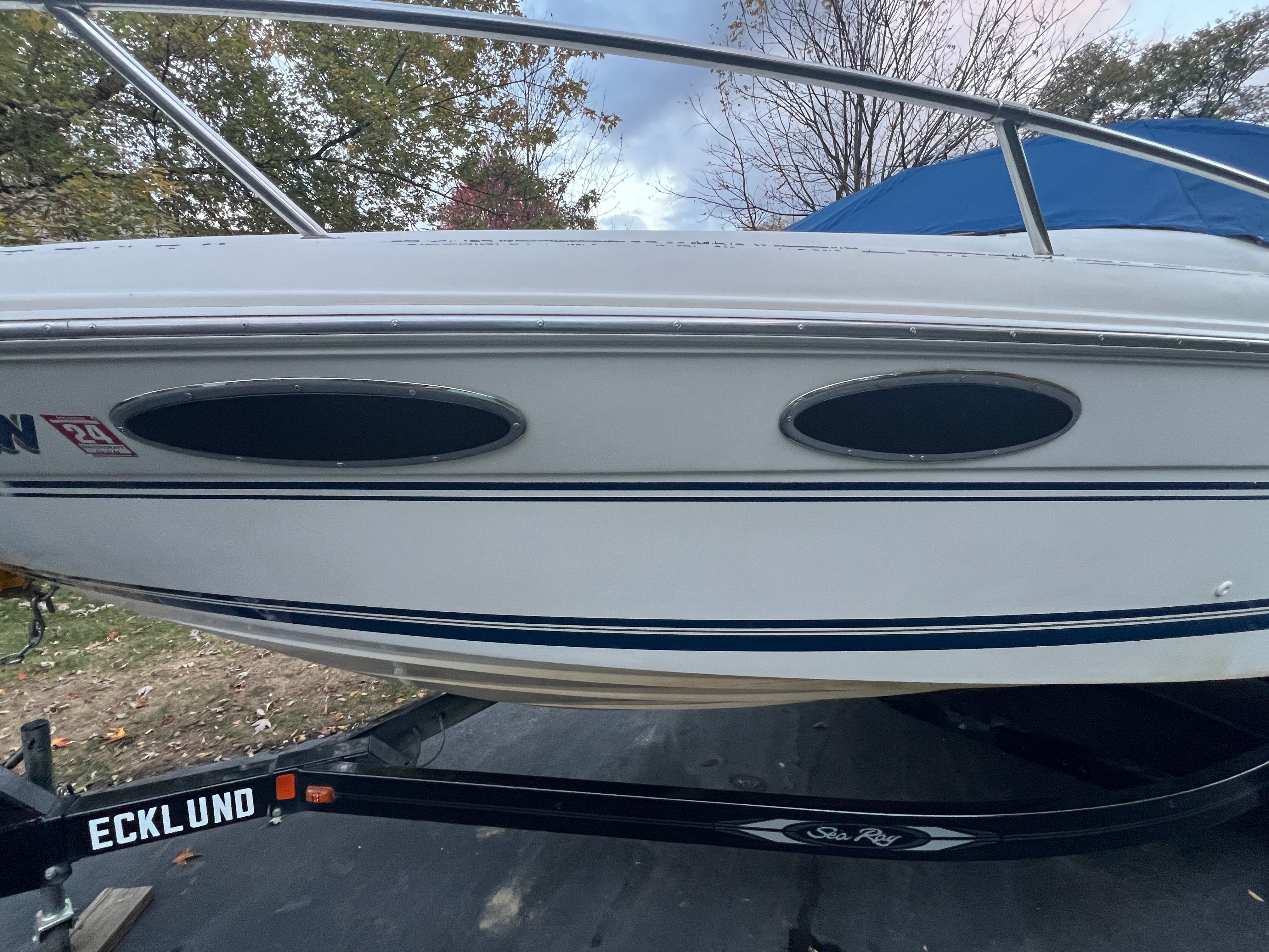 1999 Sea Ray 230 Overnighter - 31