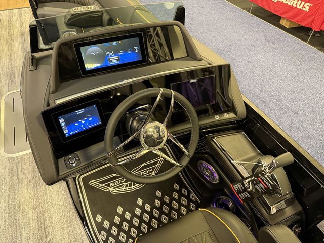 2026 Bennington QX Swingback 25 QXSBA Tritoon - 20
