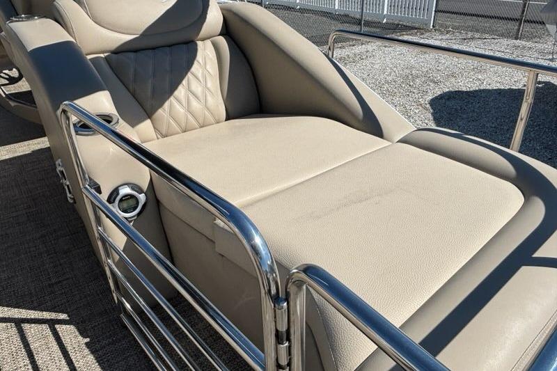Luxurious seating on a 2014 Bennington 2575 RCW pontoon boat, featuring beige upholstery.