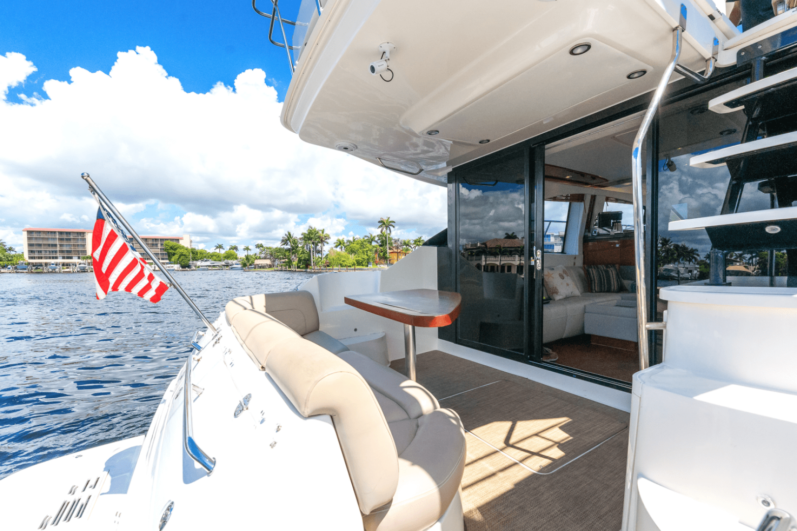 2017 Sea Ray 510 FLYBRIDGE - Image 34