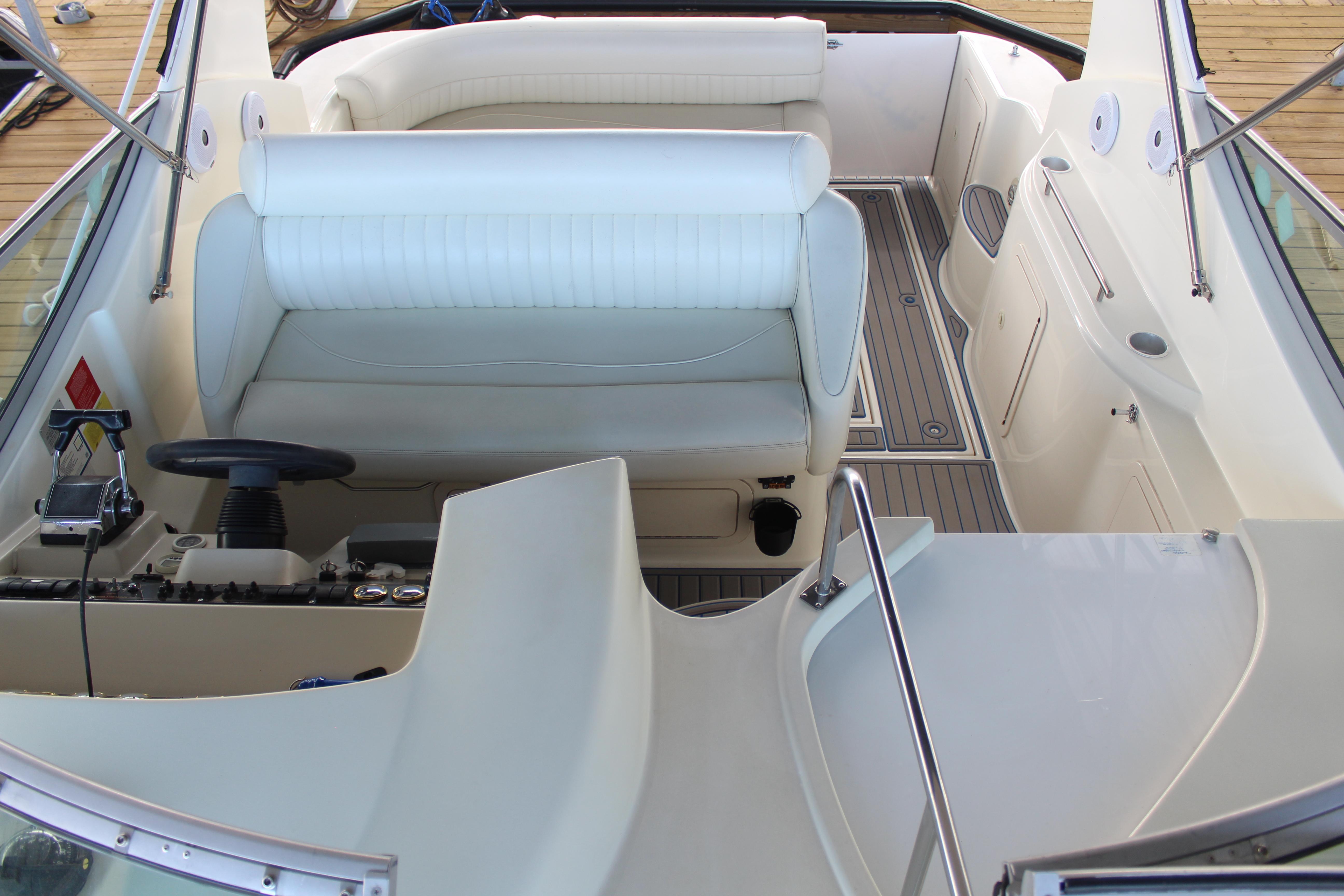 1999 Cruisers Yachts 3075 Rogue - 22