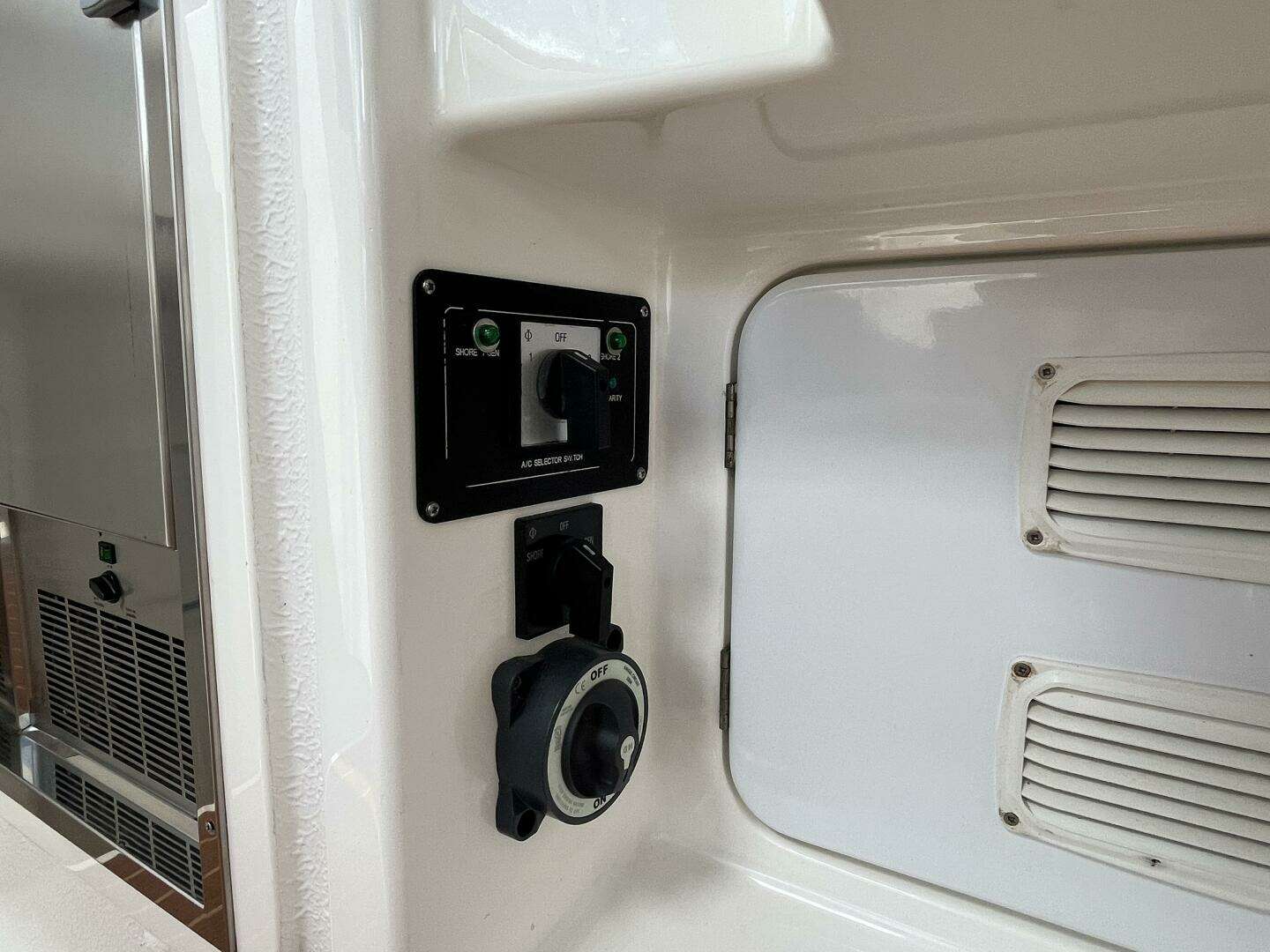 2013 Voyage Yachts 520 - Image 46