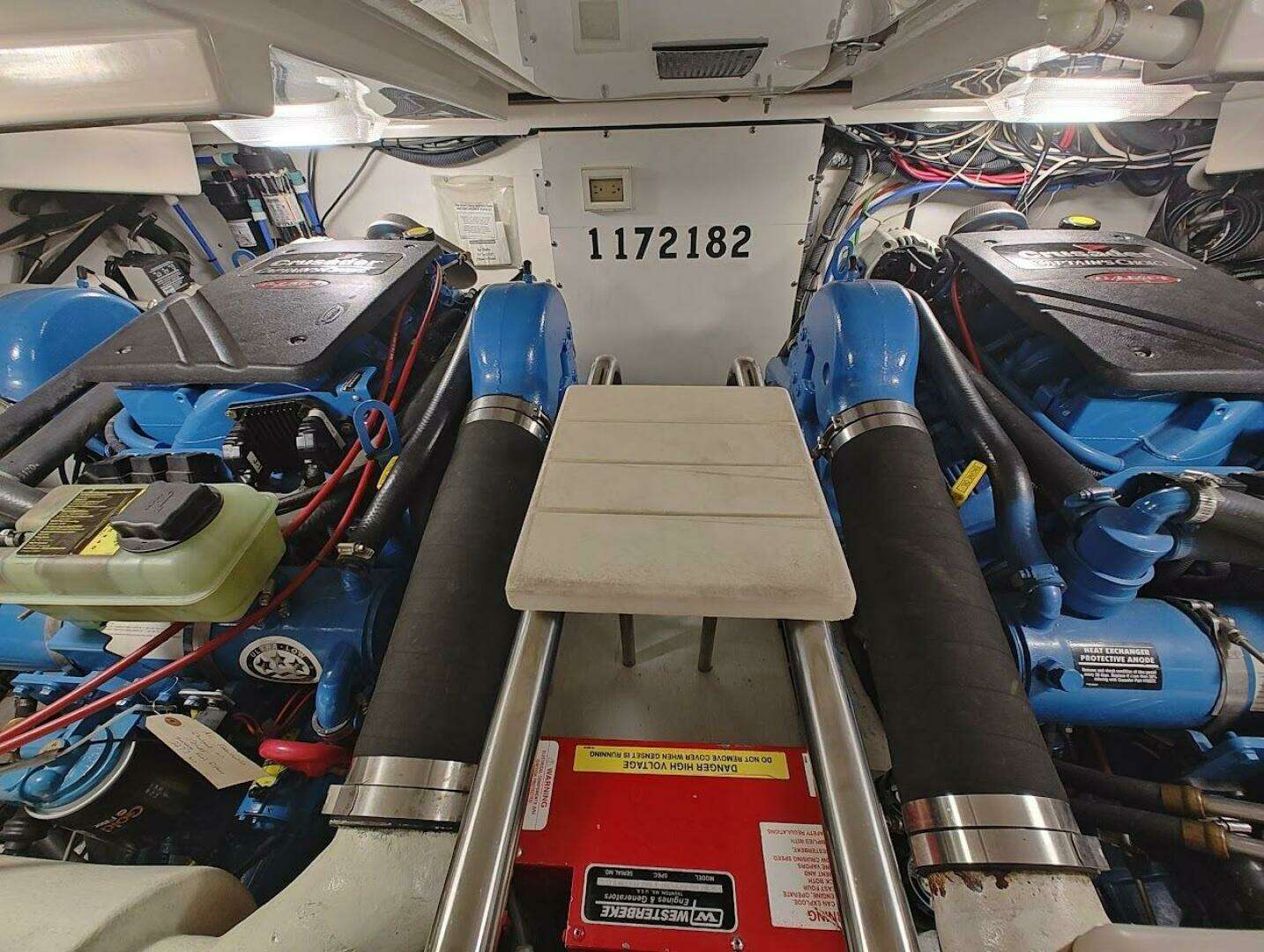 2005 Tiara Yachts 3200 OPEN - Image 26