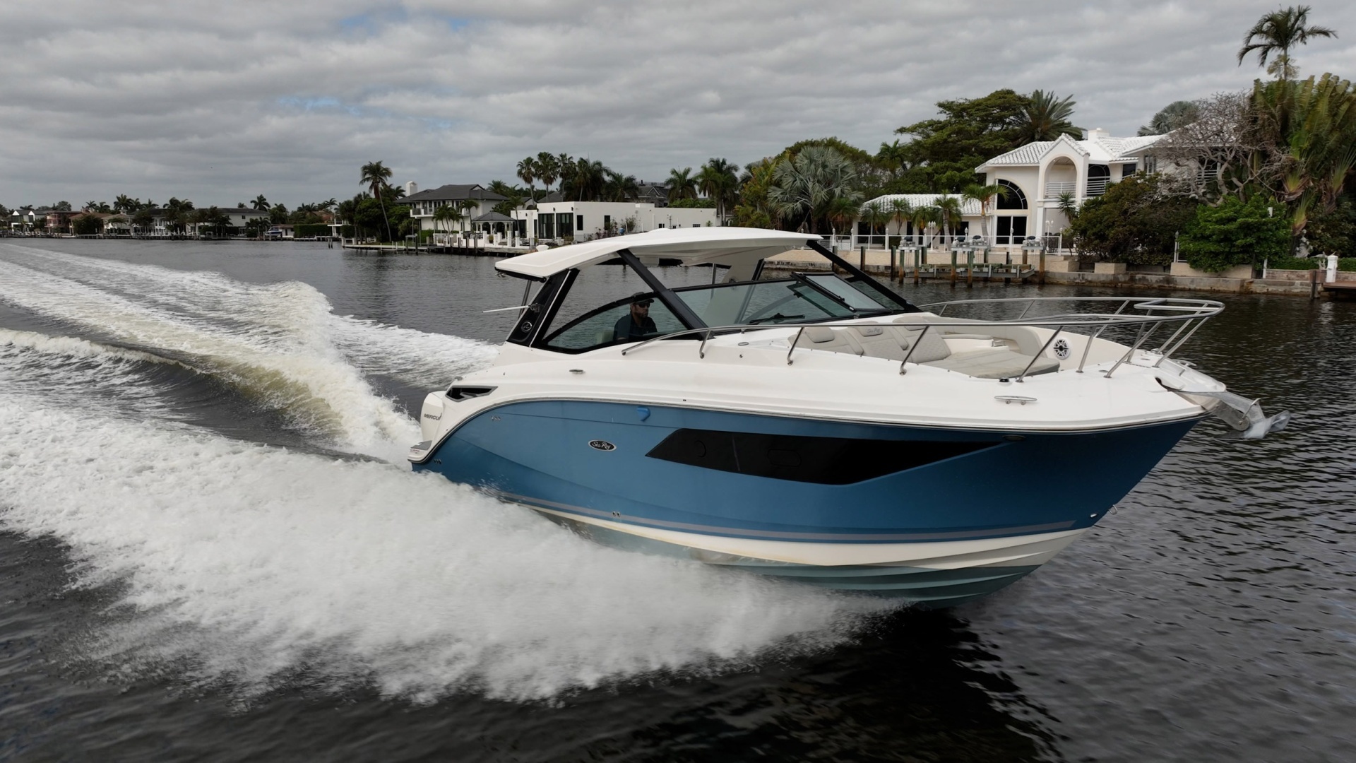 2021 Sea Ray Sundancer 320 Outboard - Image 4