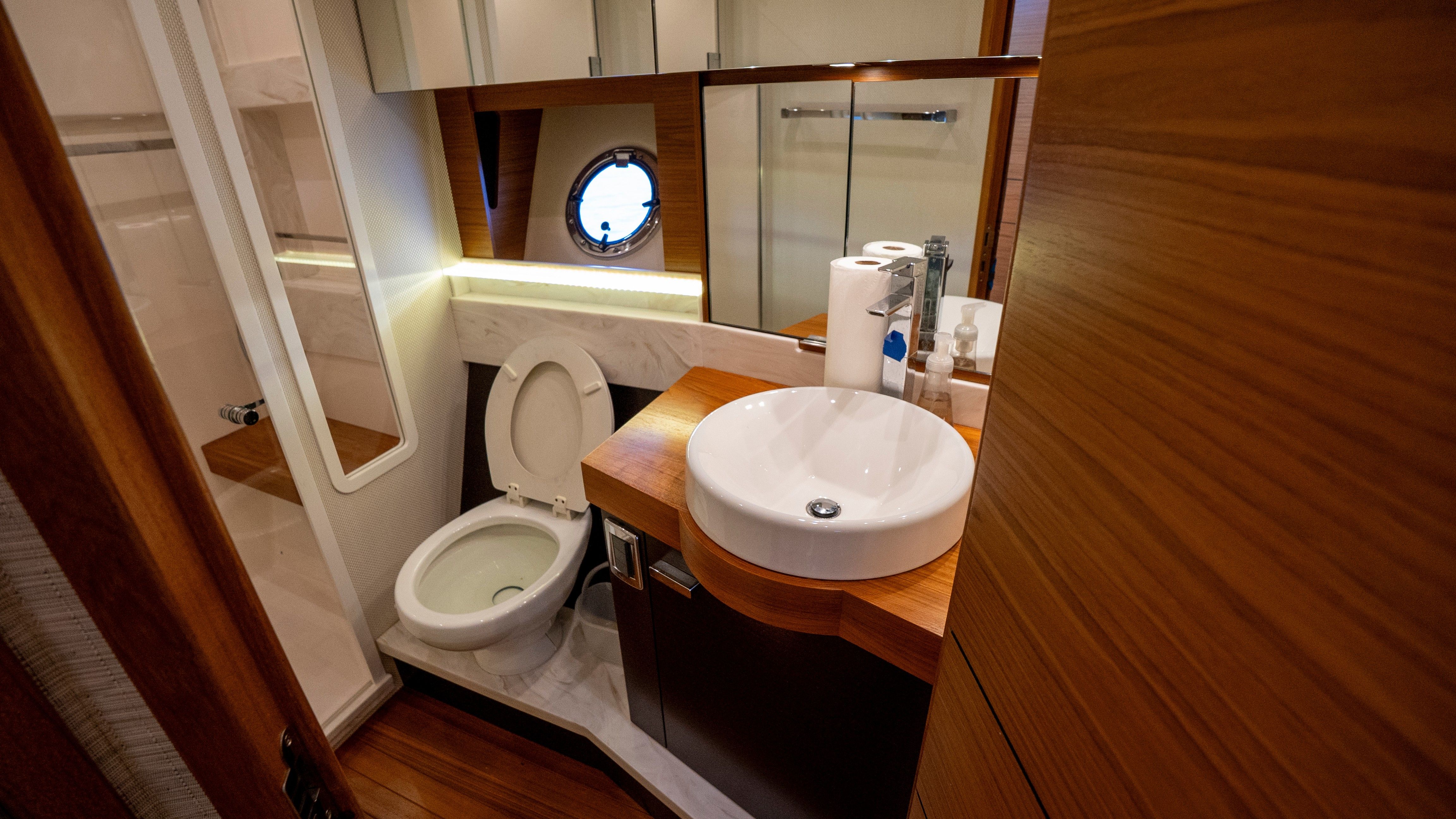 2018 Tiara Yachts 44 Coupe - 10