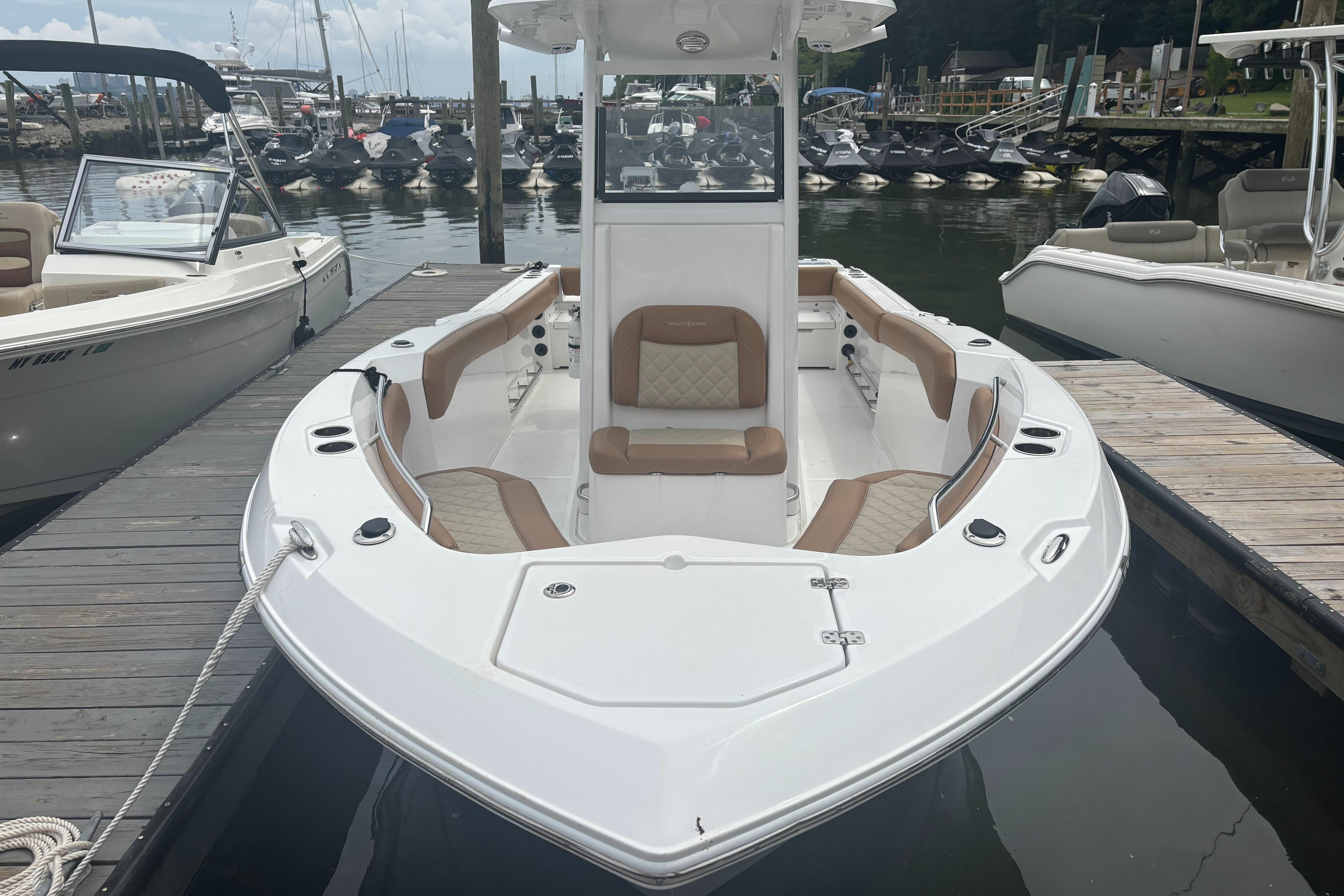 2025 NauticStar 242L Offshore