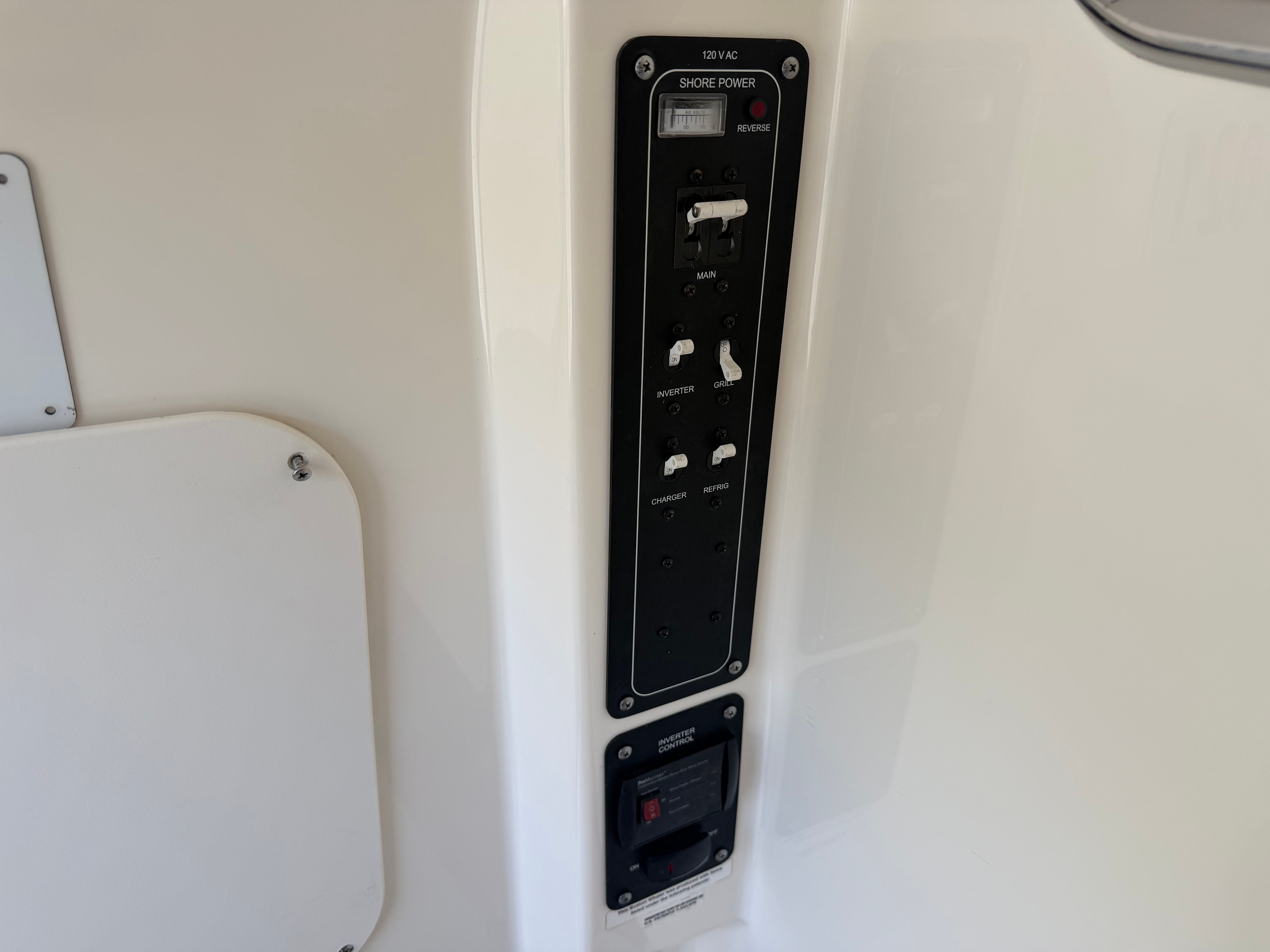2021 Boston Whaler 330 Outrage - 50