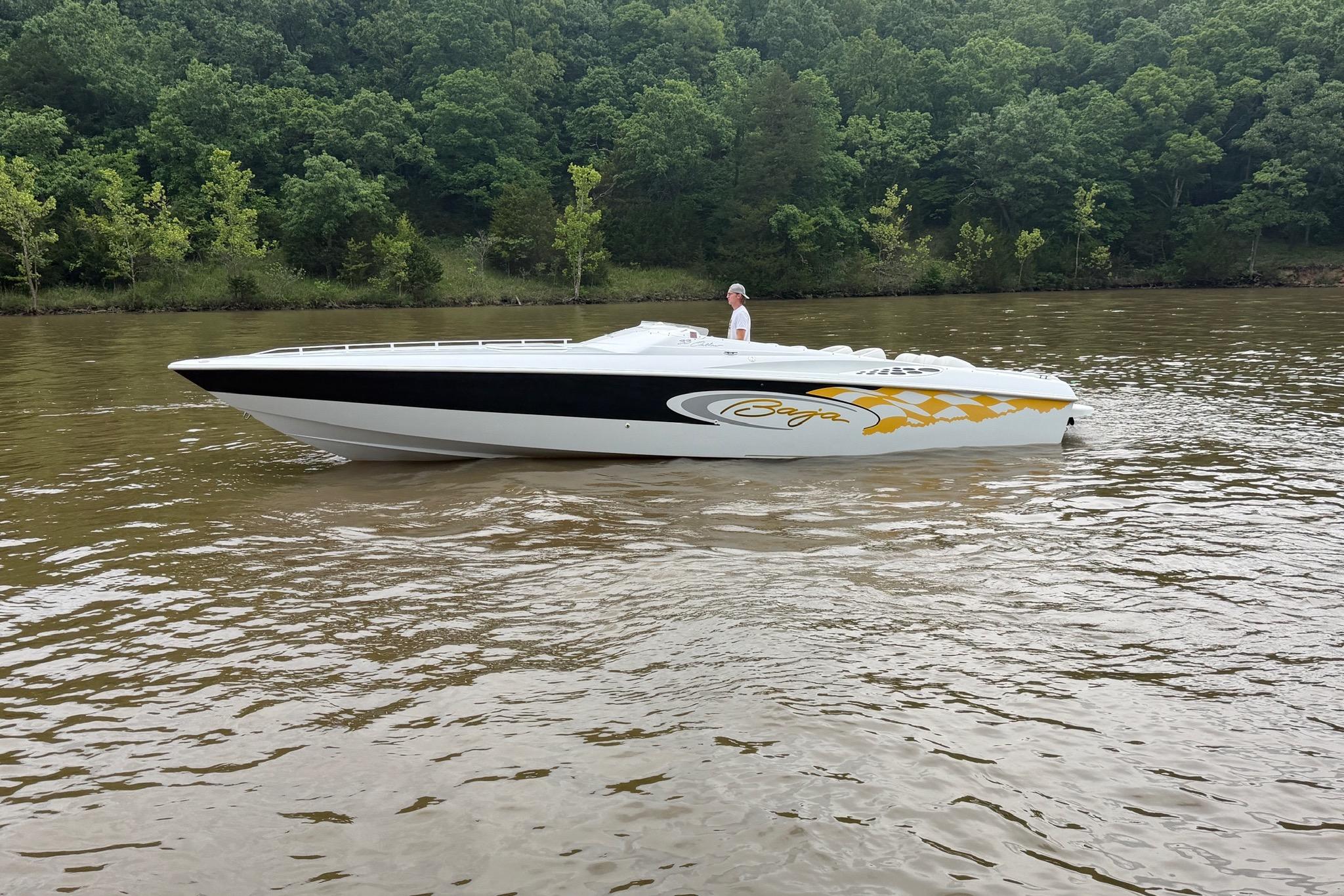 2001 Baja 33 Outlaw